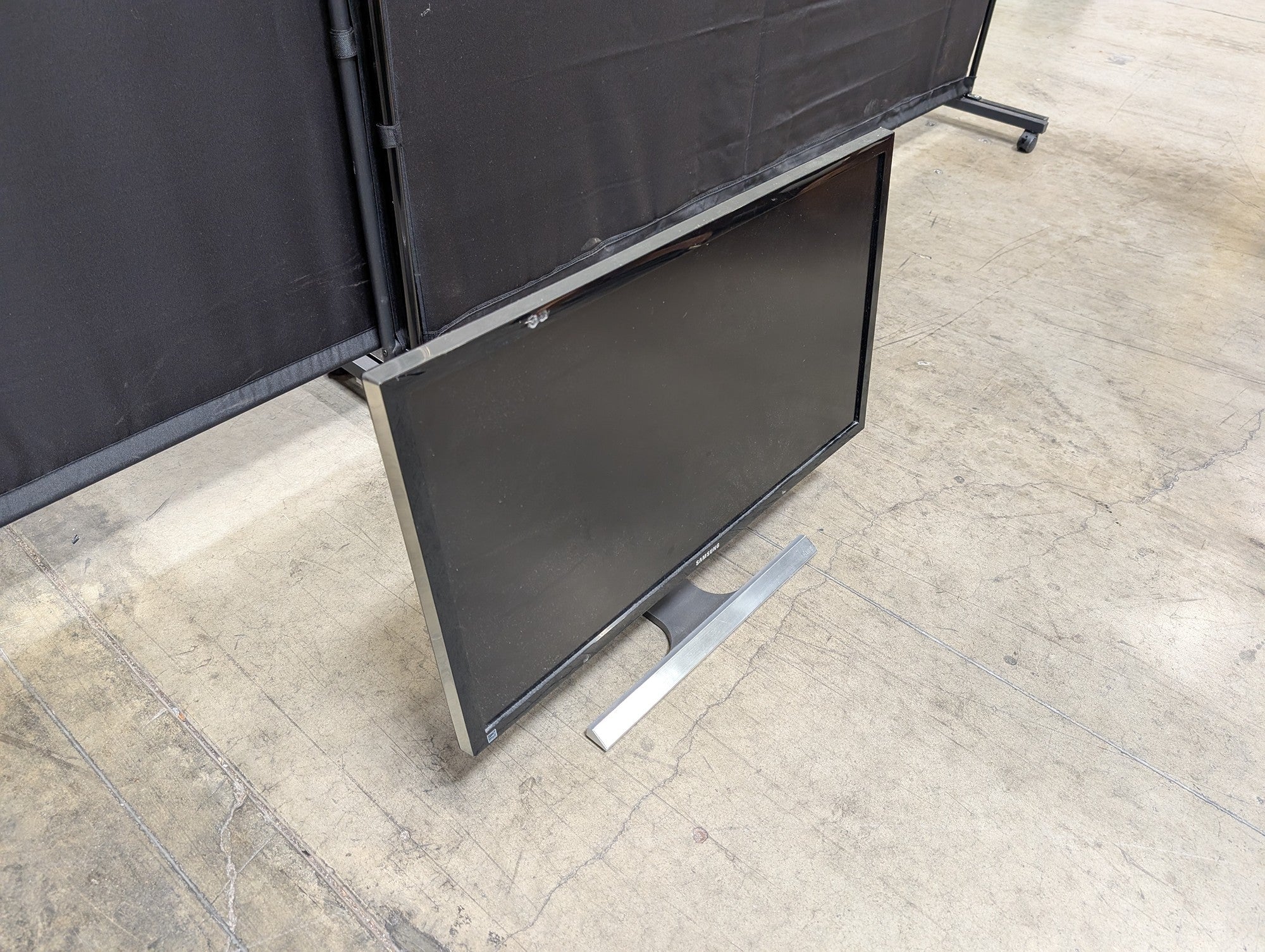 Samsung U28D590D 28-inch 4K UHD Monitor Display