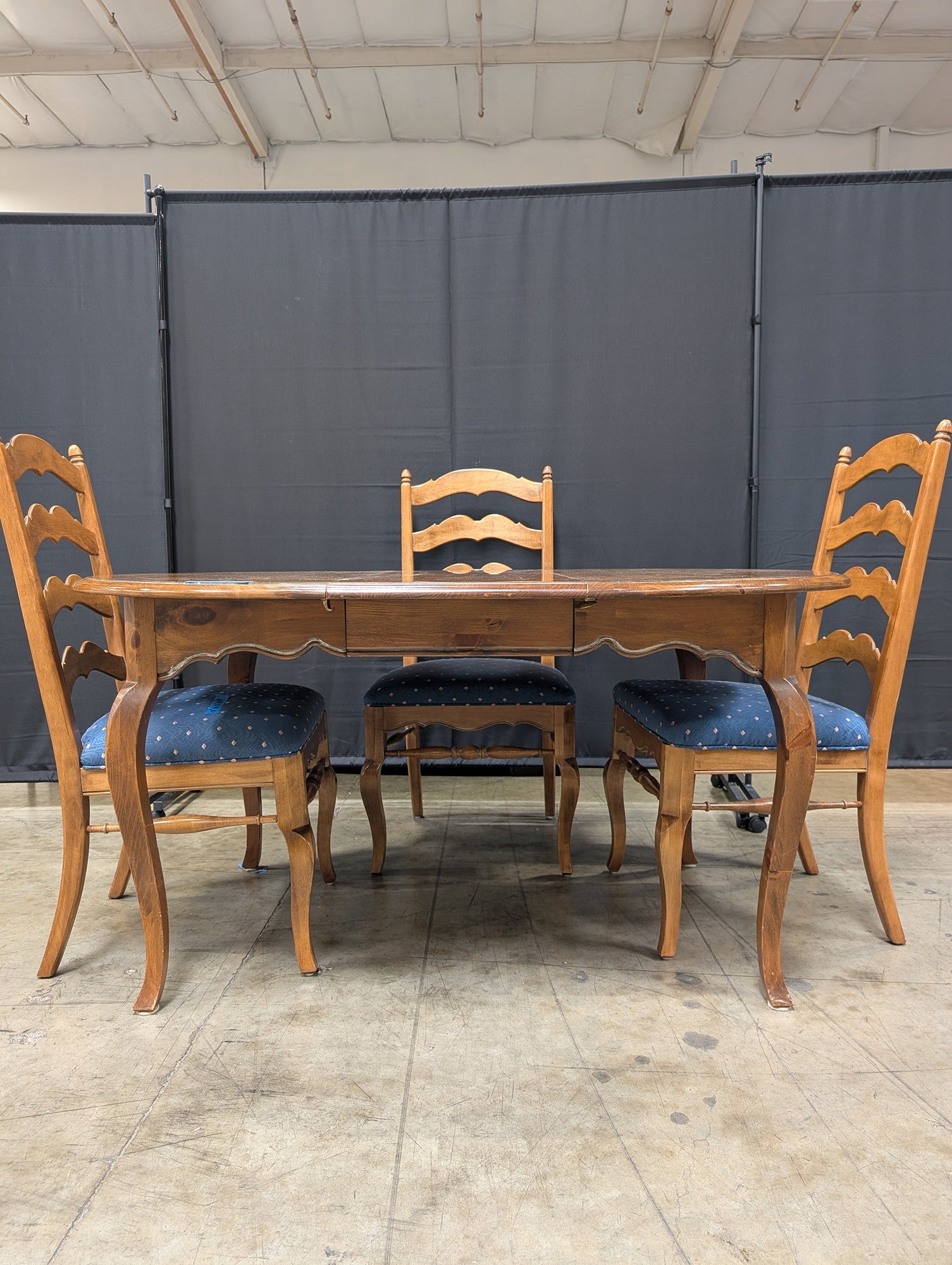 Ethan Allen Classic Solid Wood Oval Dining Table Set with 4 Chairs