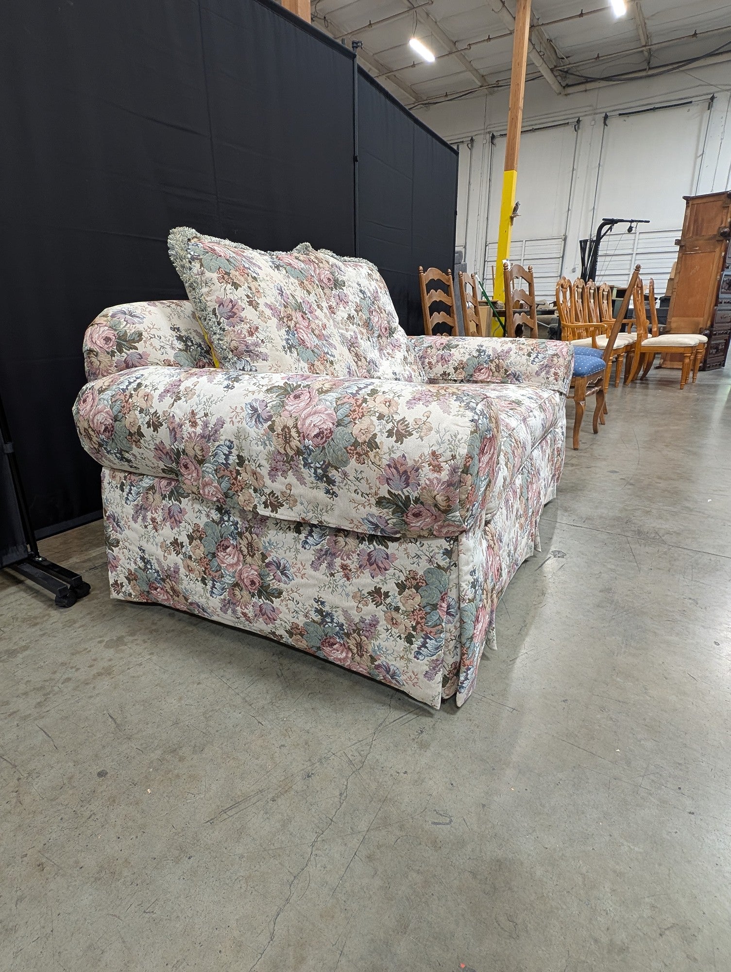 Ethan Allen Floral Upholstered Rolled Arm Loveseat