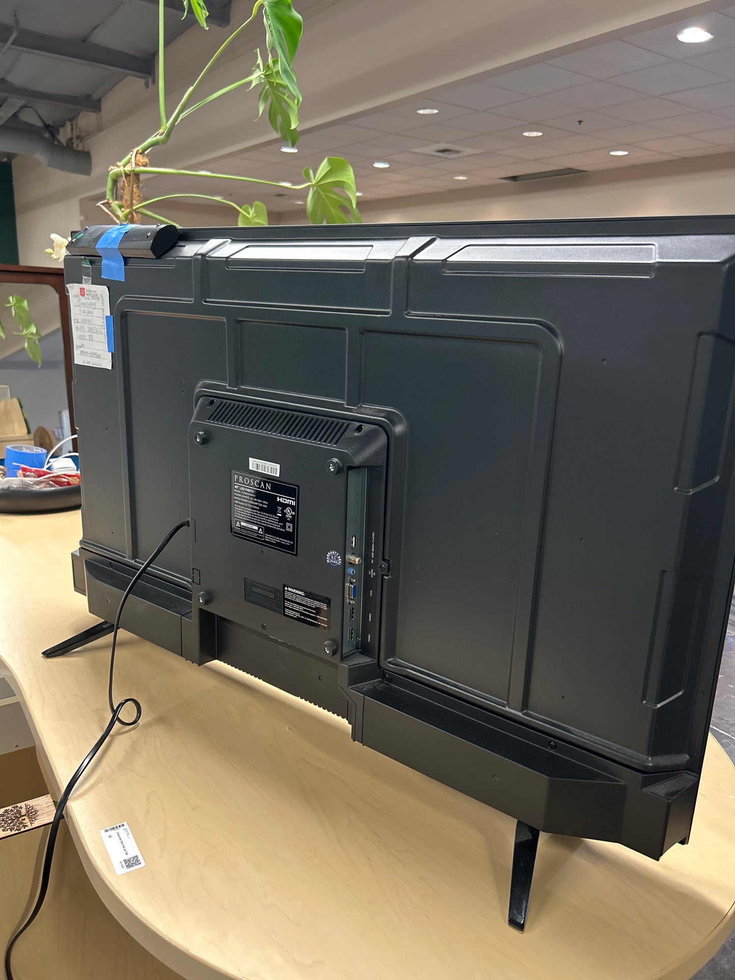 Proscan 40” TV