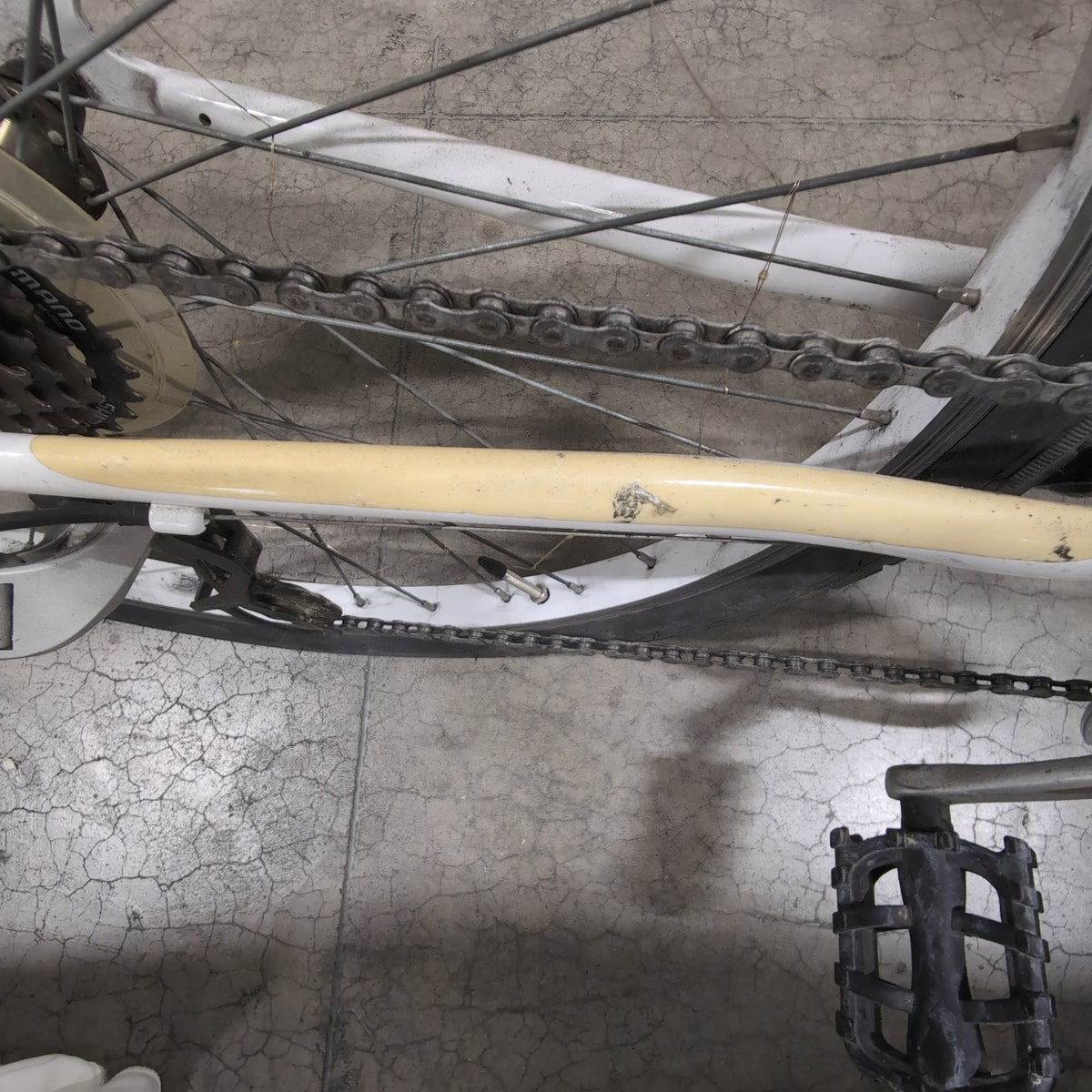 Btwin White Hybrid Bicycle with Fenders