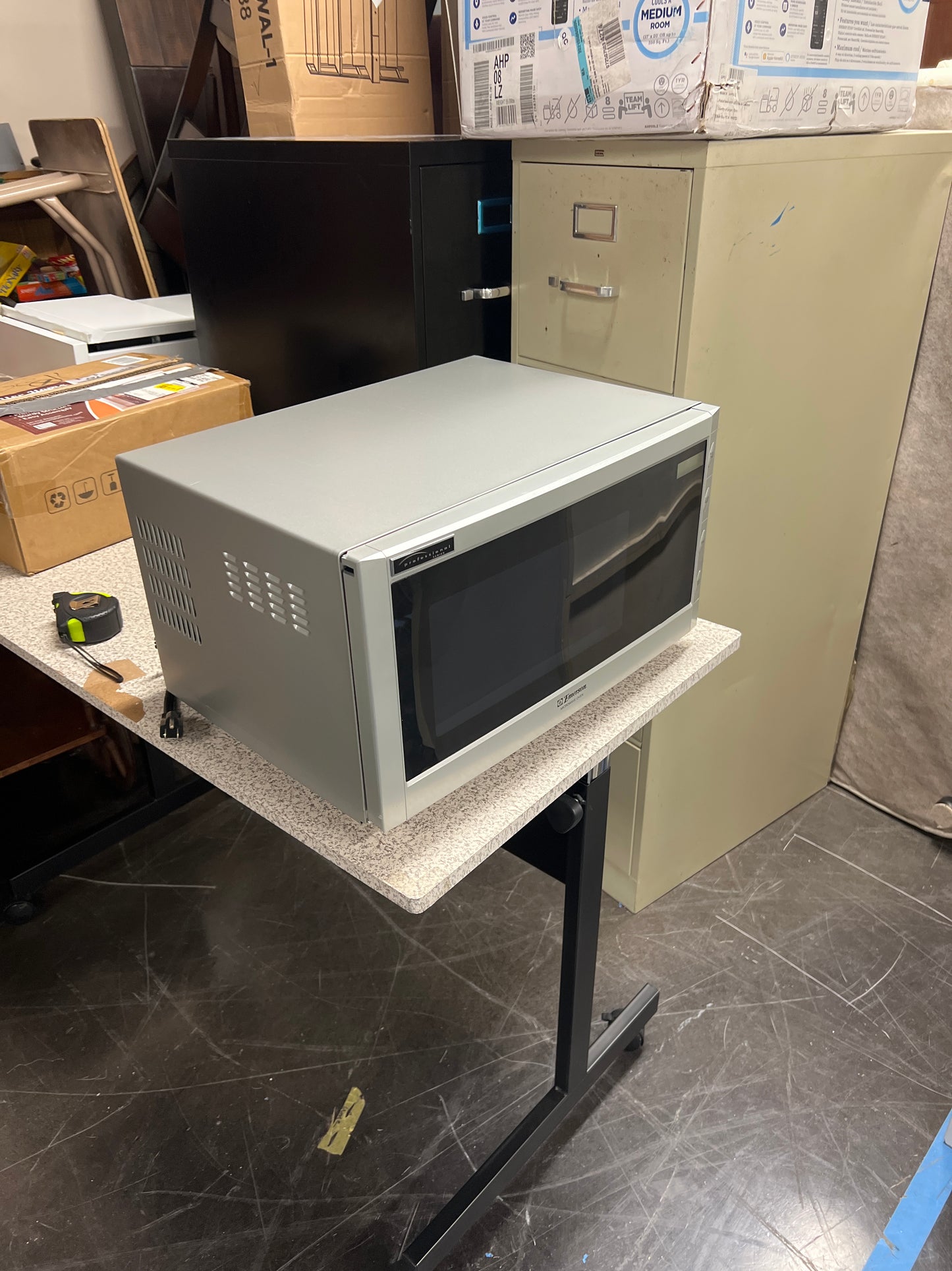 Emerson Microwave Oven: Sleek Silver Design