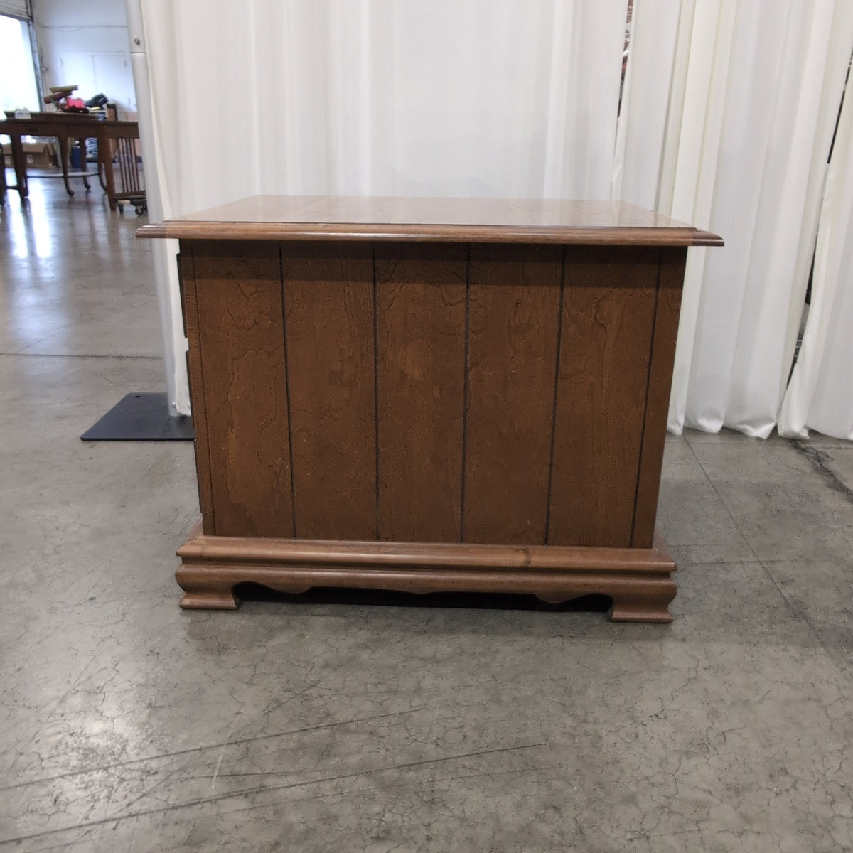 Traditional Light Wood Nightstand with Turned Legs