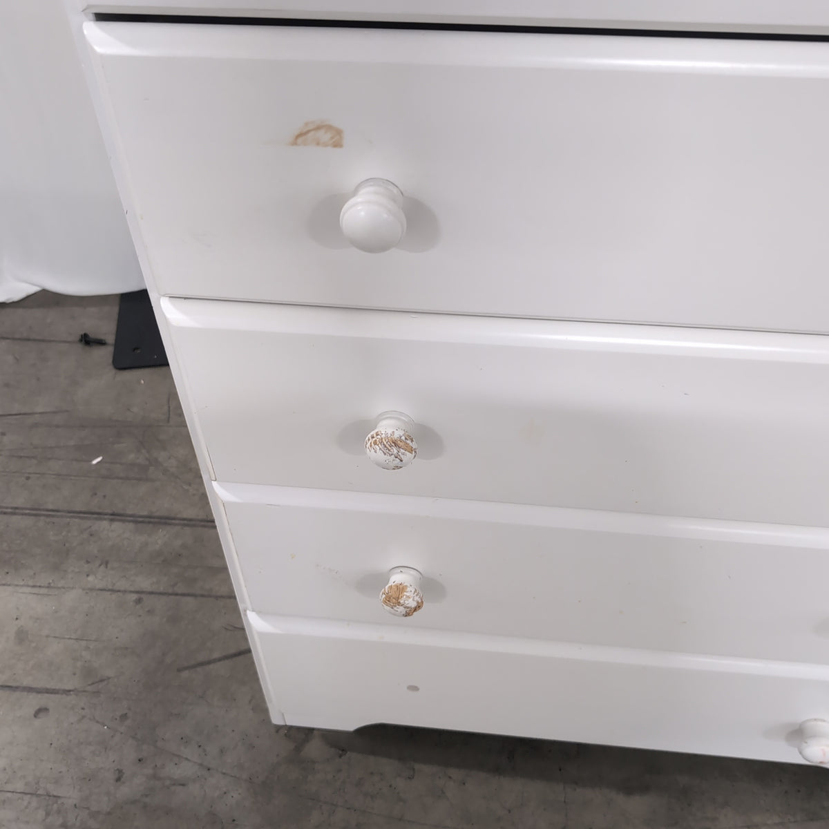 Simple White Five-Drawer Dresser