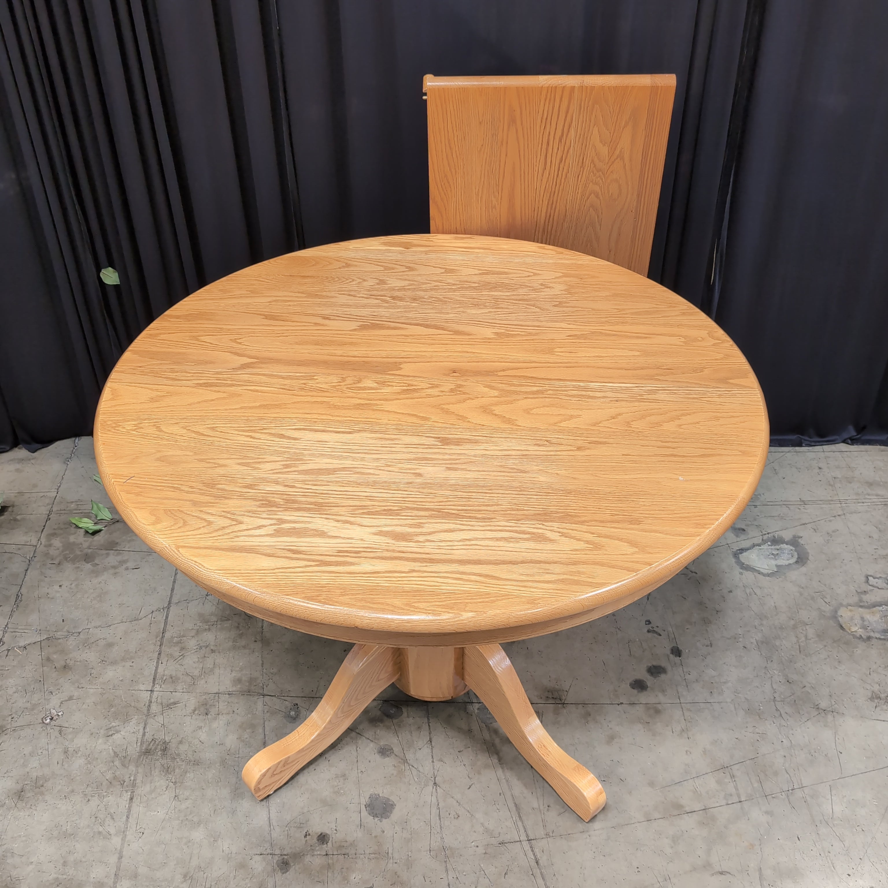 Light Oak Round Pedestal Dining Table