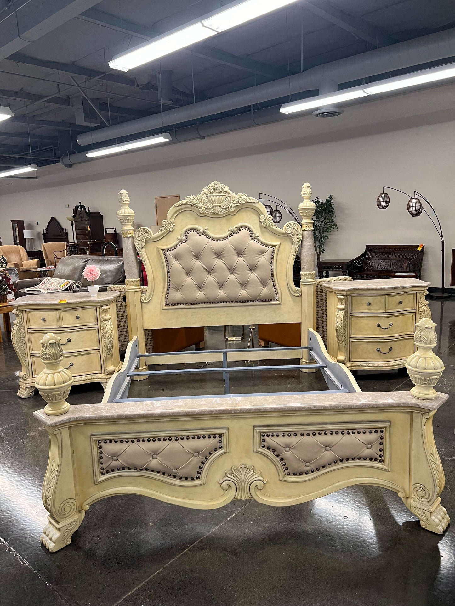 Used Furniture Set - Stylish and Functional Home Décor