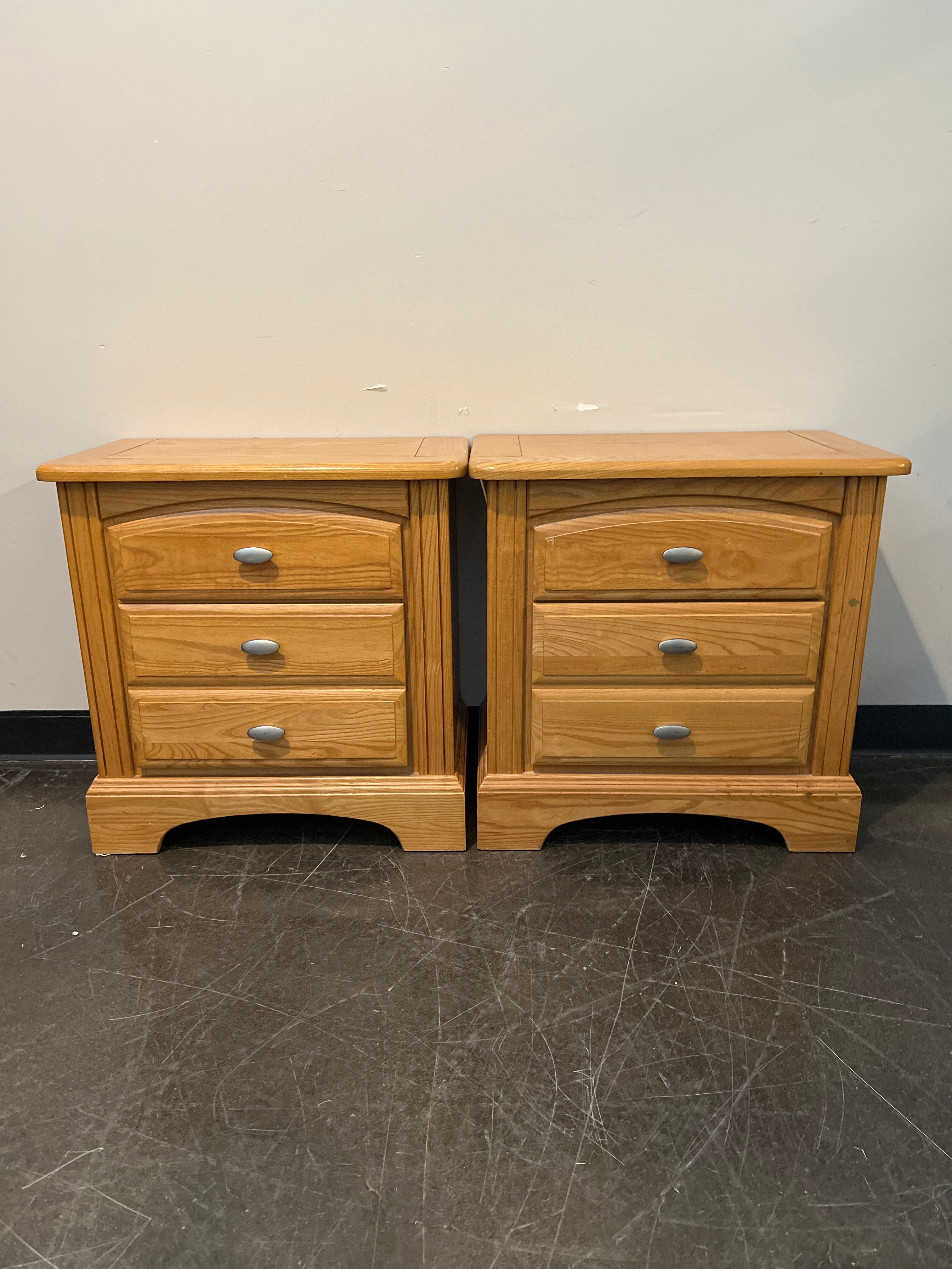 Oak 3-Drawer Nightstand