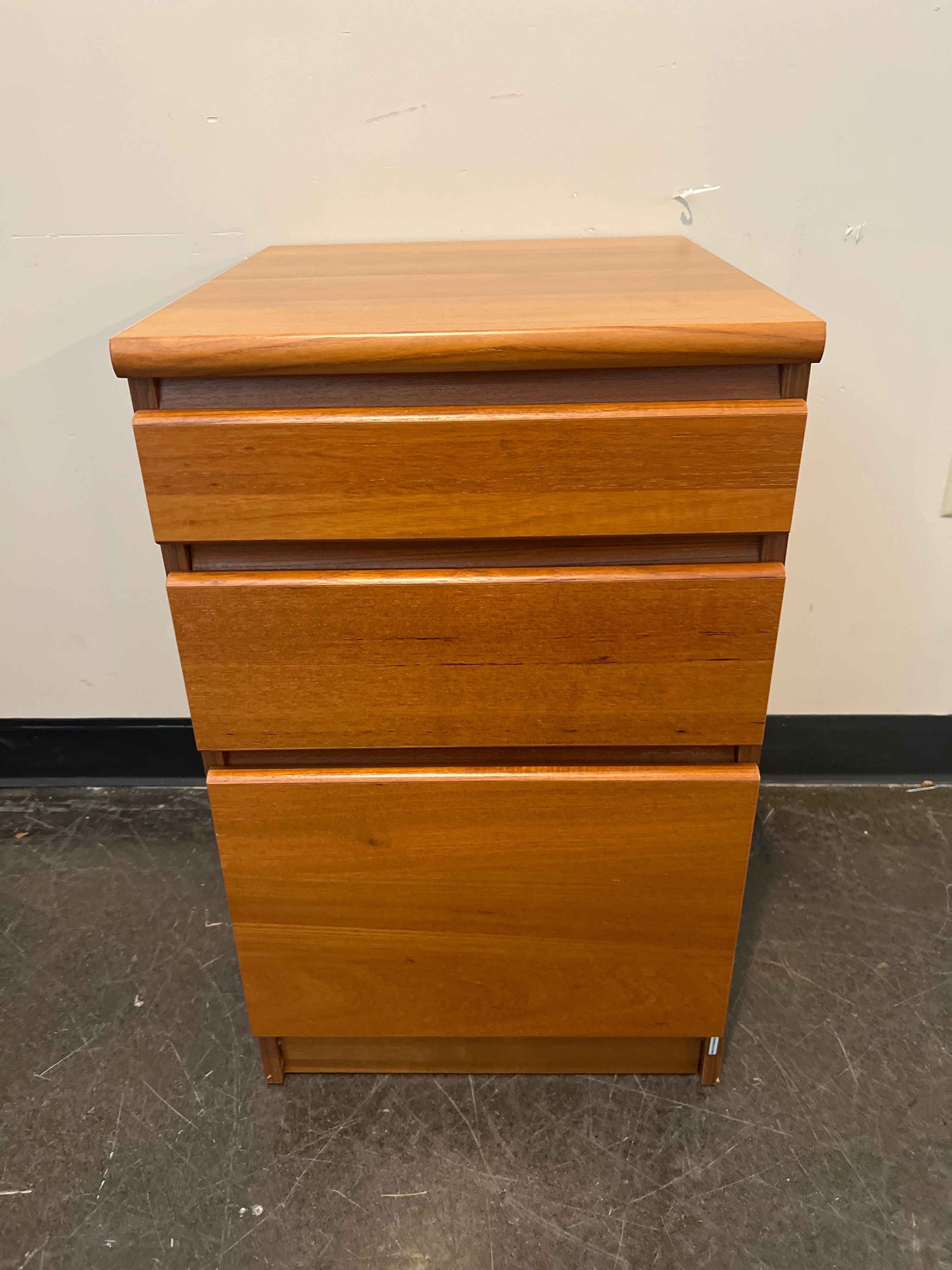 Solid Wood Three-Drawer Nightstand