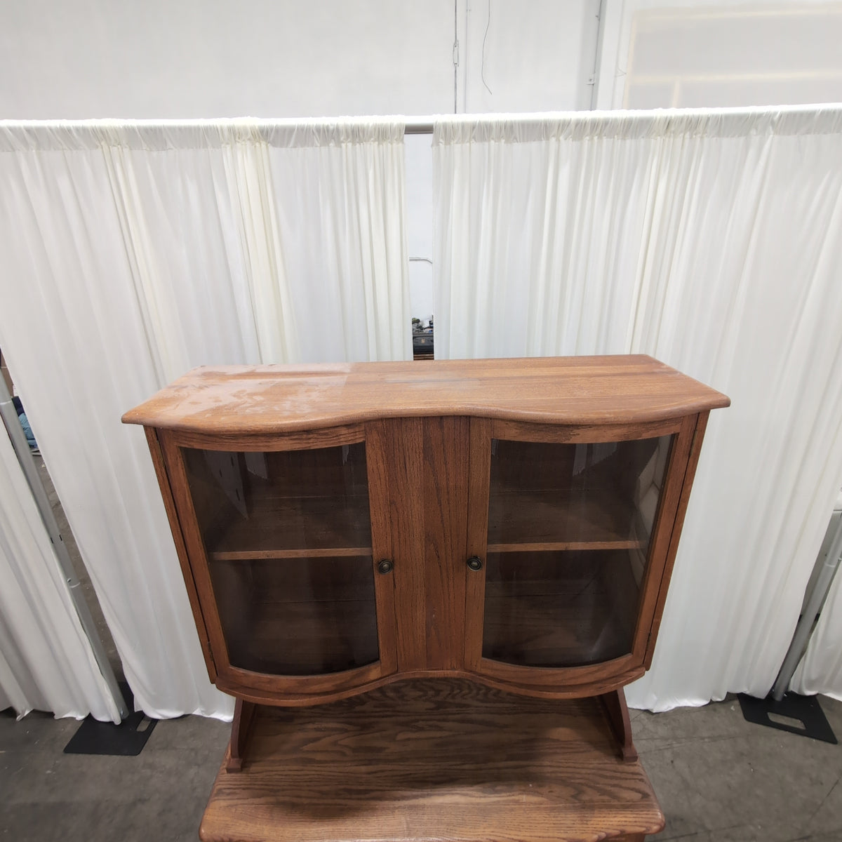 Traditional Oak Wood China Cabinet with Glass Doors