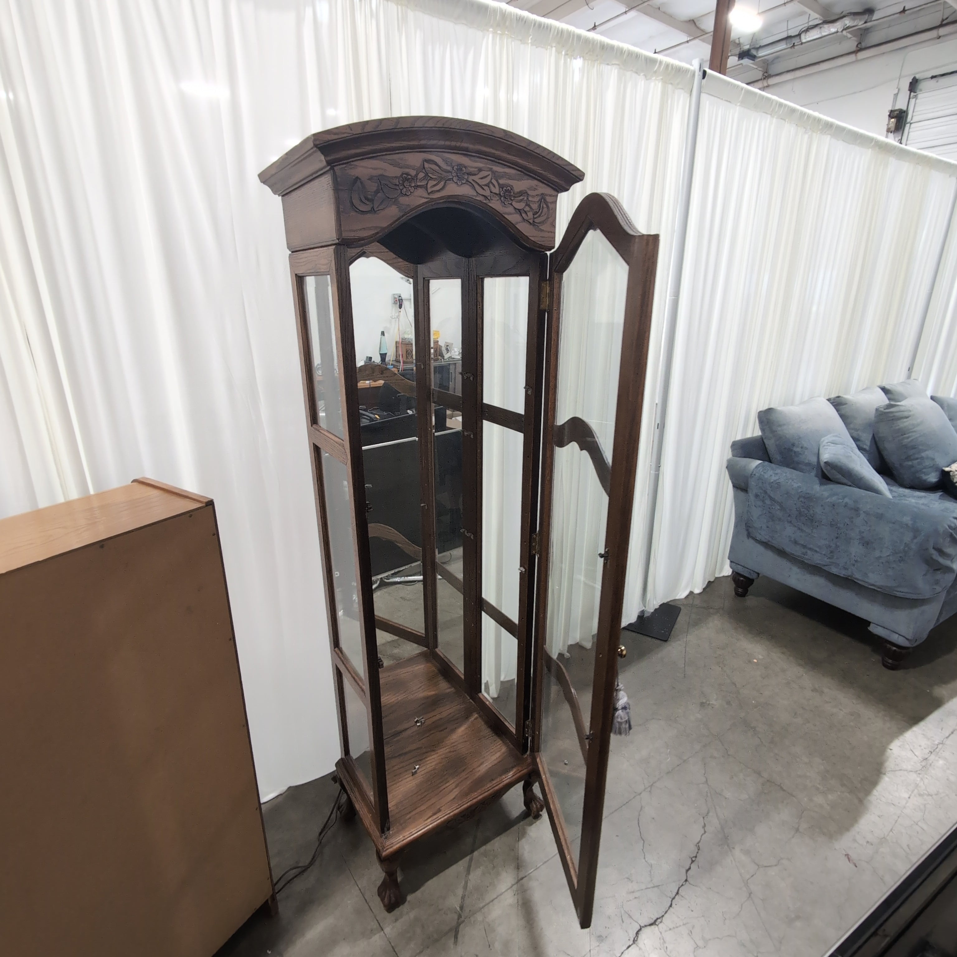 Traditional Oak Wood China Cabinet with Carved Details