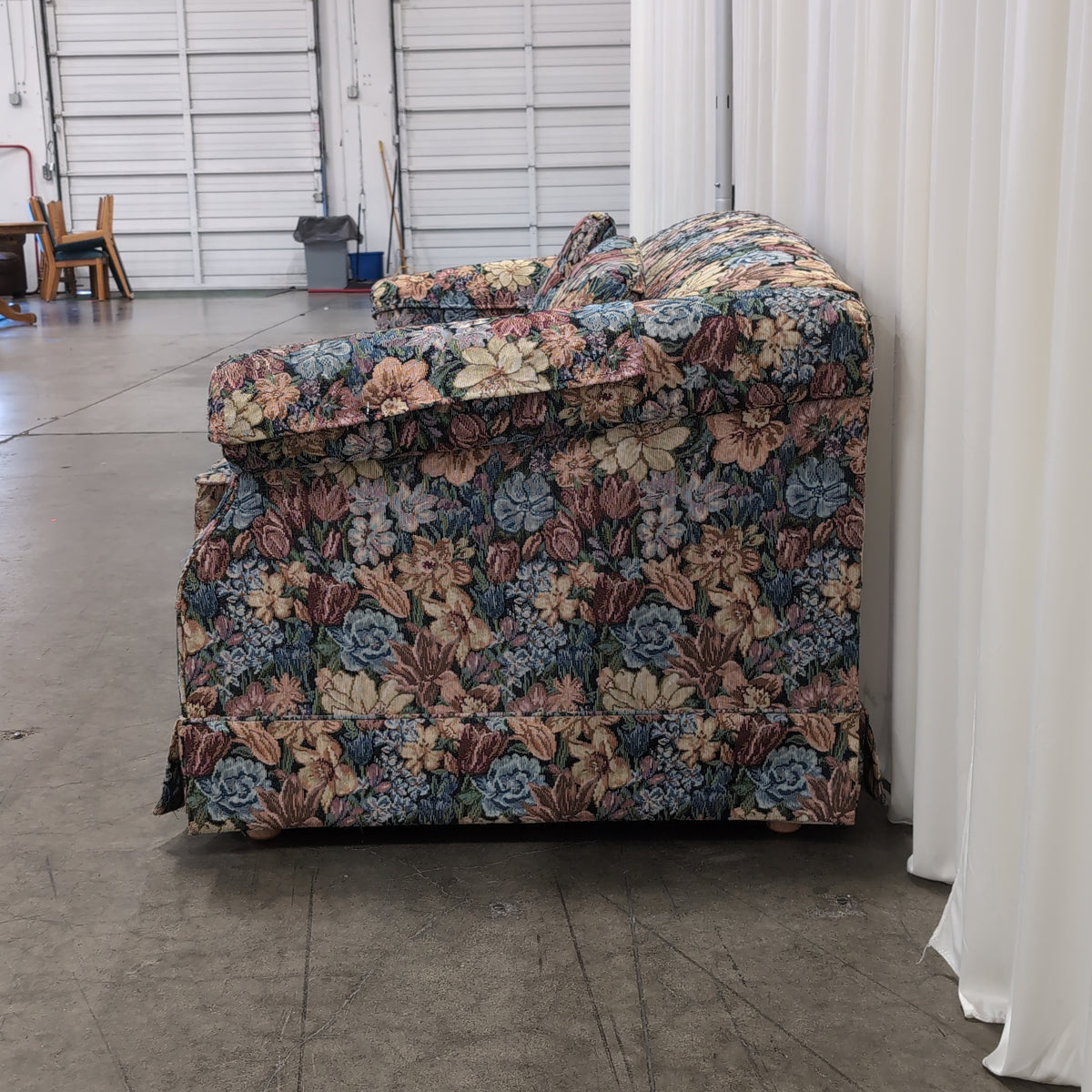 Traditional Multi-Color Floral Couch in Tapestry Fabric