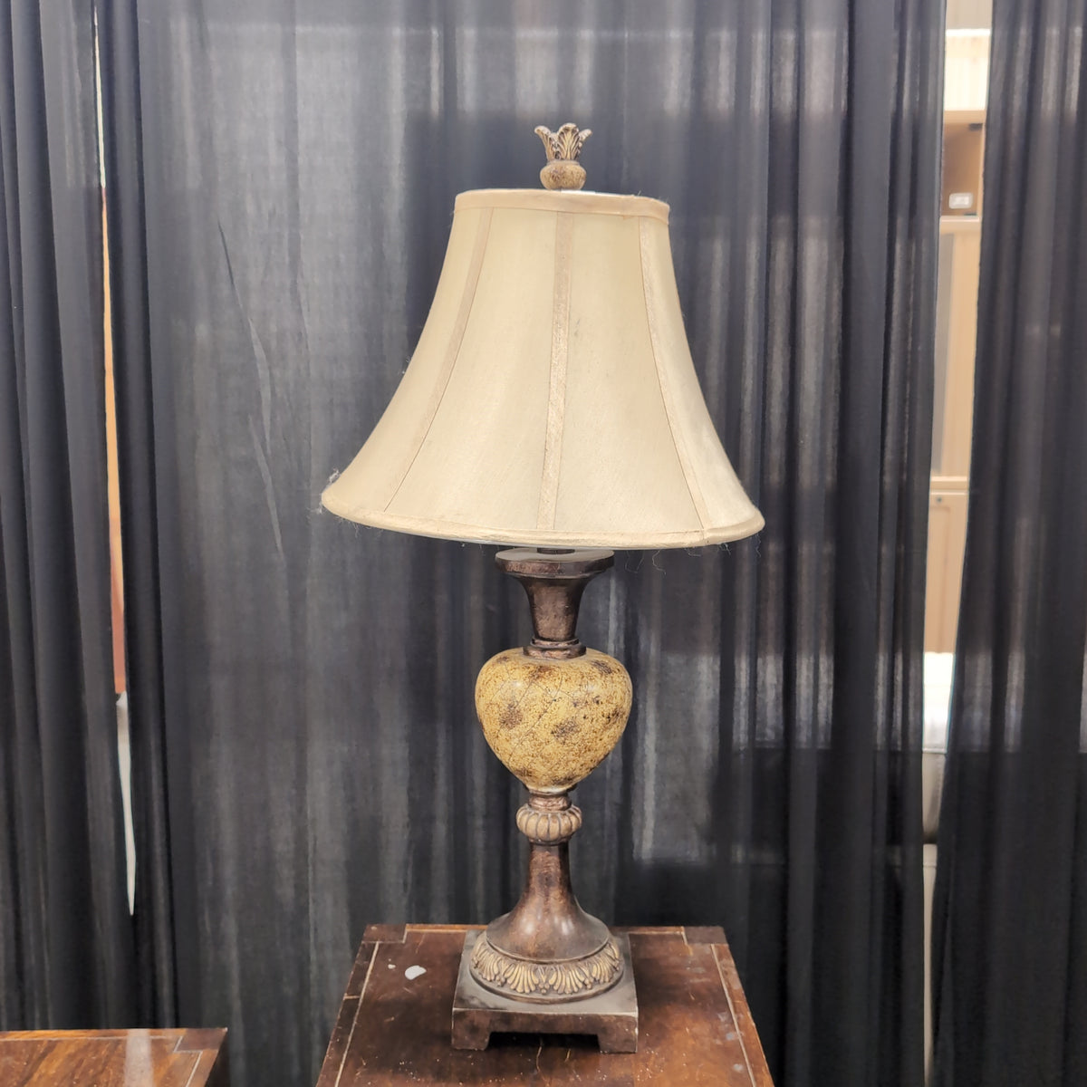 Traditional Decorative Table Lamp with Ornate Finial