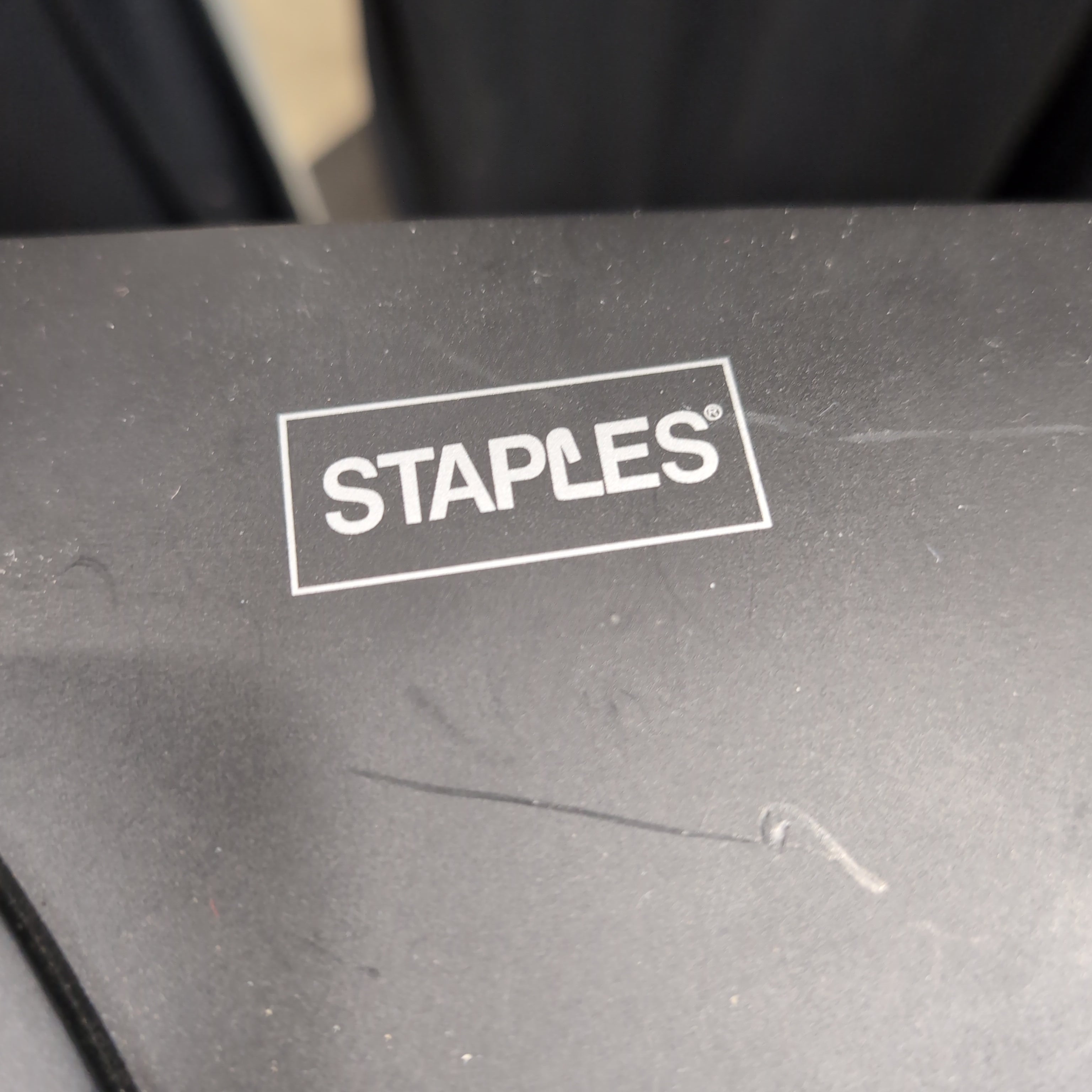 STAPLES Black Office Paper Shredder