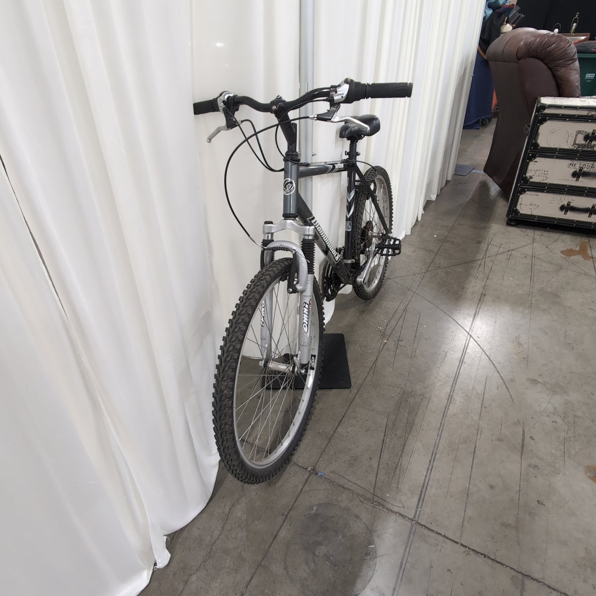 Diamondback Outlook Gray and Black Mountain Bicycle