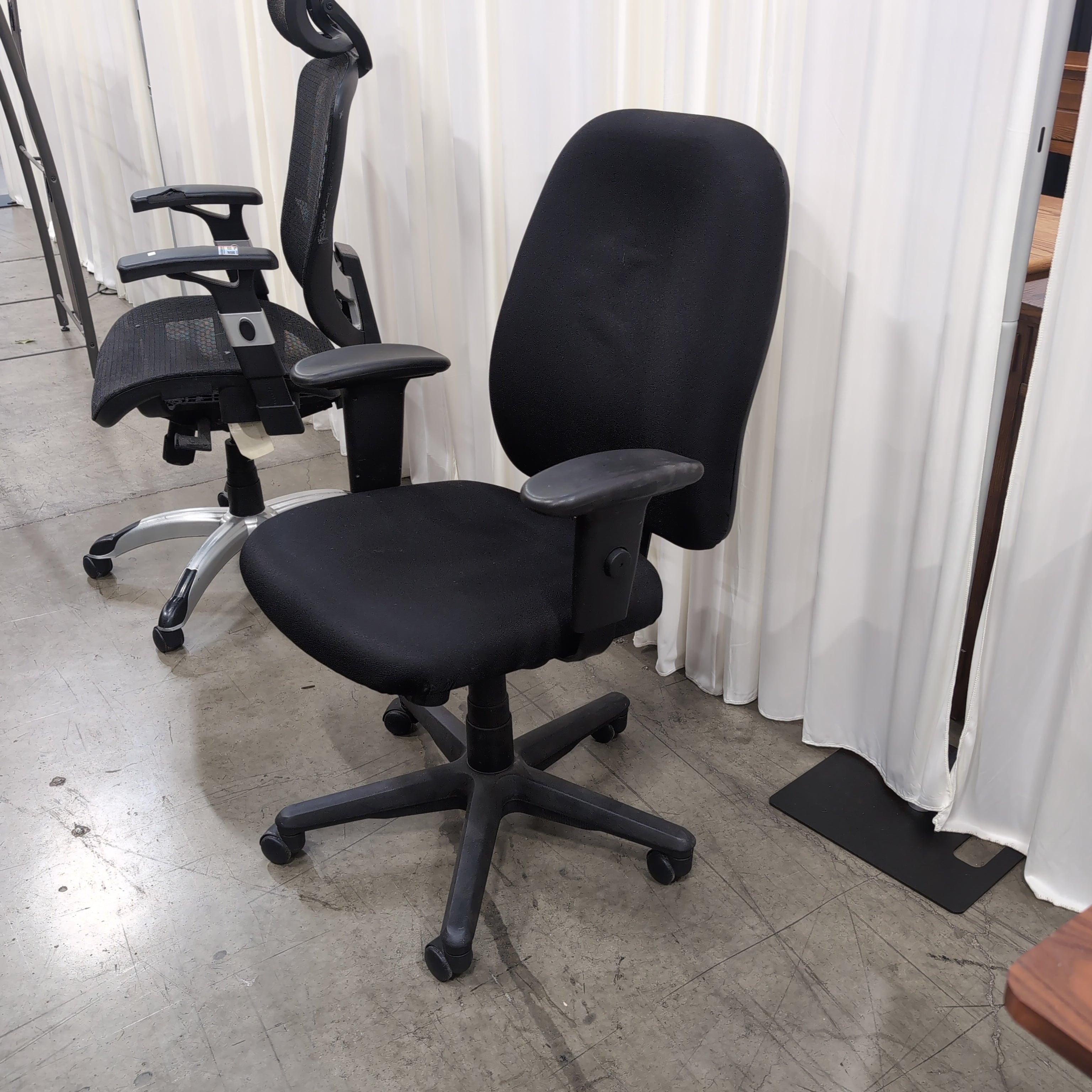 Black Fabric Swivel Office Chair with Armrests