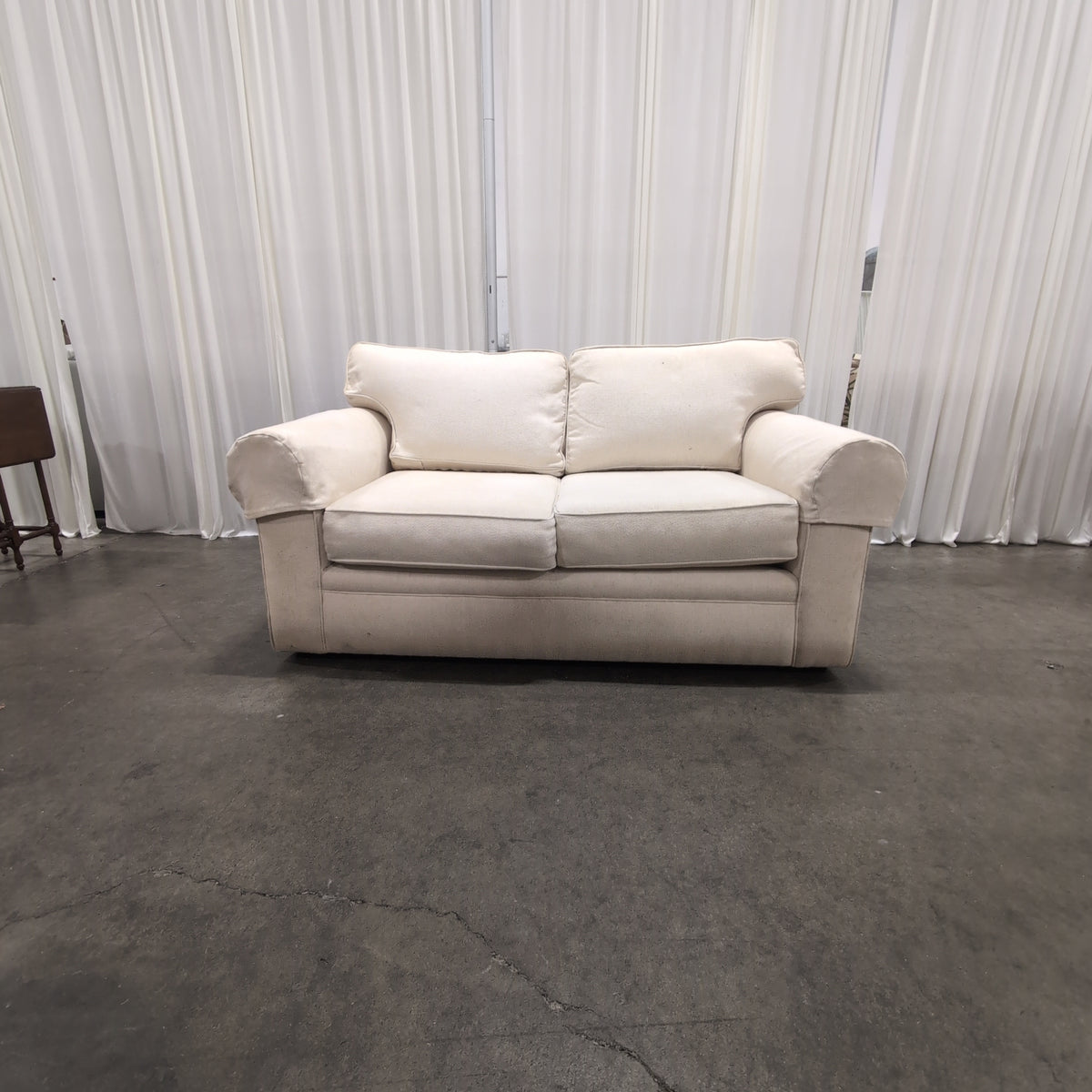Shenandoah Furniture Cream Fabric Rolled Arm Loveseat