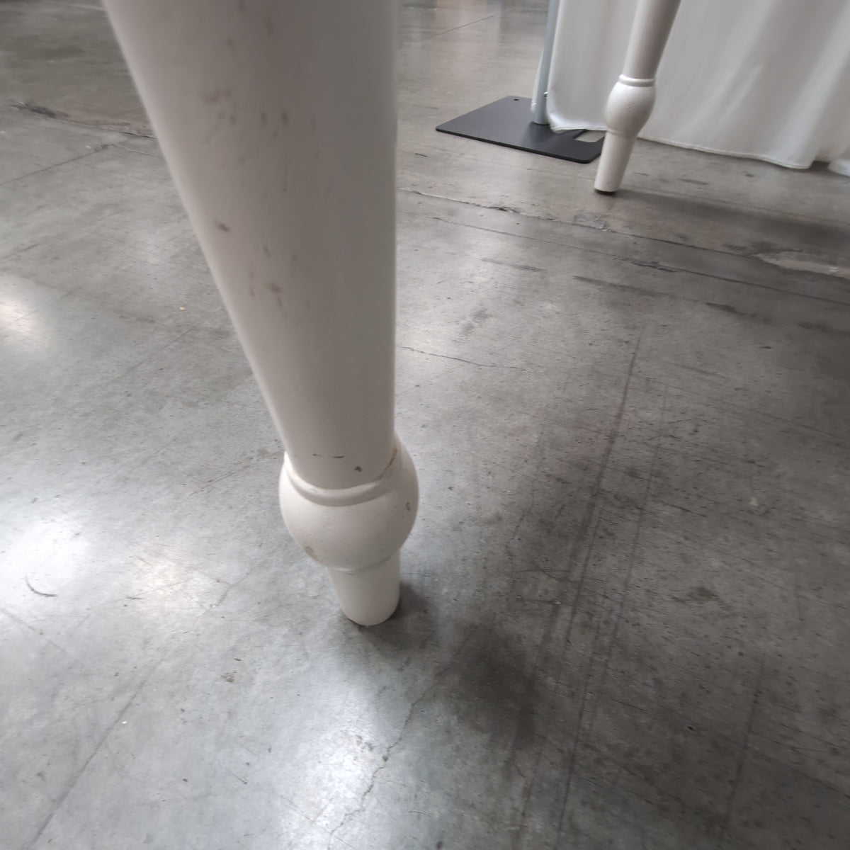 Farmhouse Style Dining Table with Turned White Legs
