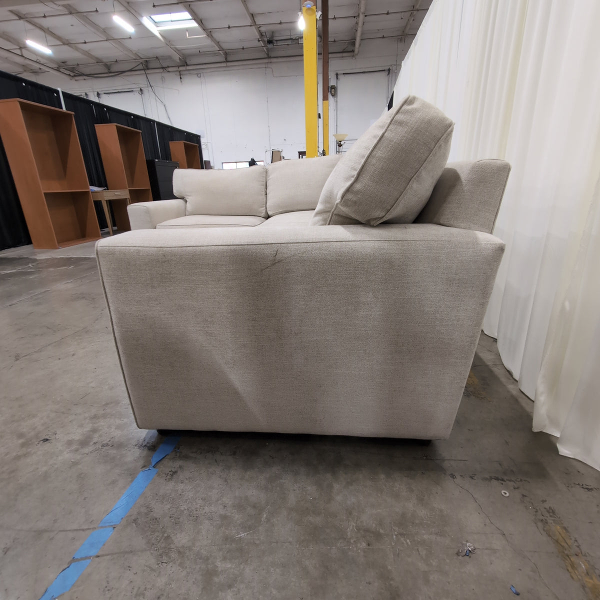 Modern Light Grey L-Shaped Sectional Couch in Fabric