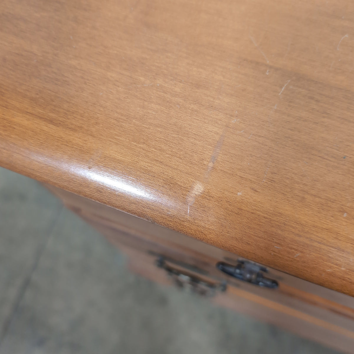Traditional Honey Wood Nine-Drawer Dresser with Ornate Hardware