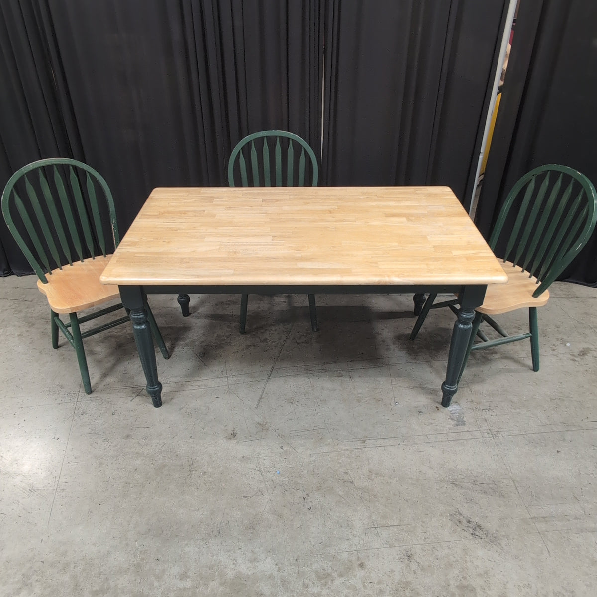 Farmhouse Style Wood Dining Table with Green Legs