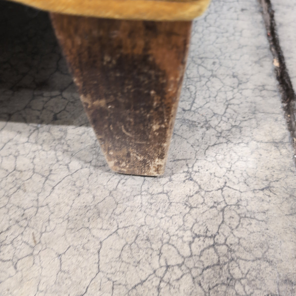 Retro Gold Velvet Tufted Chair