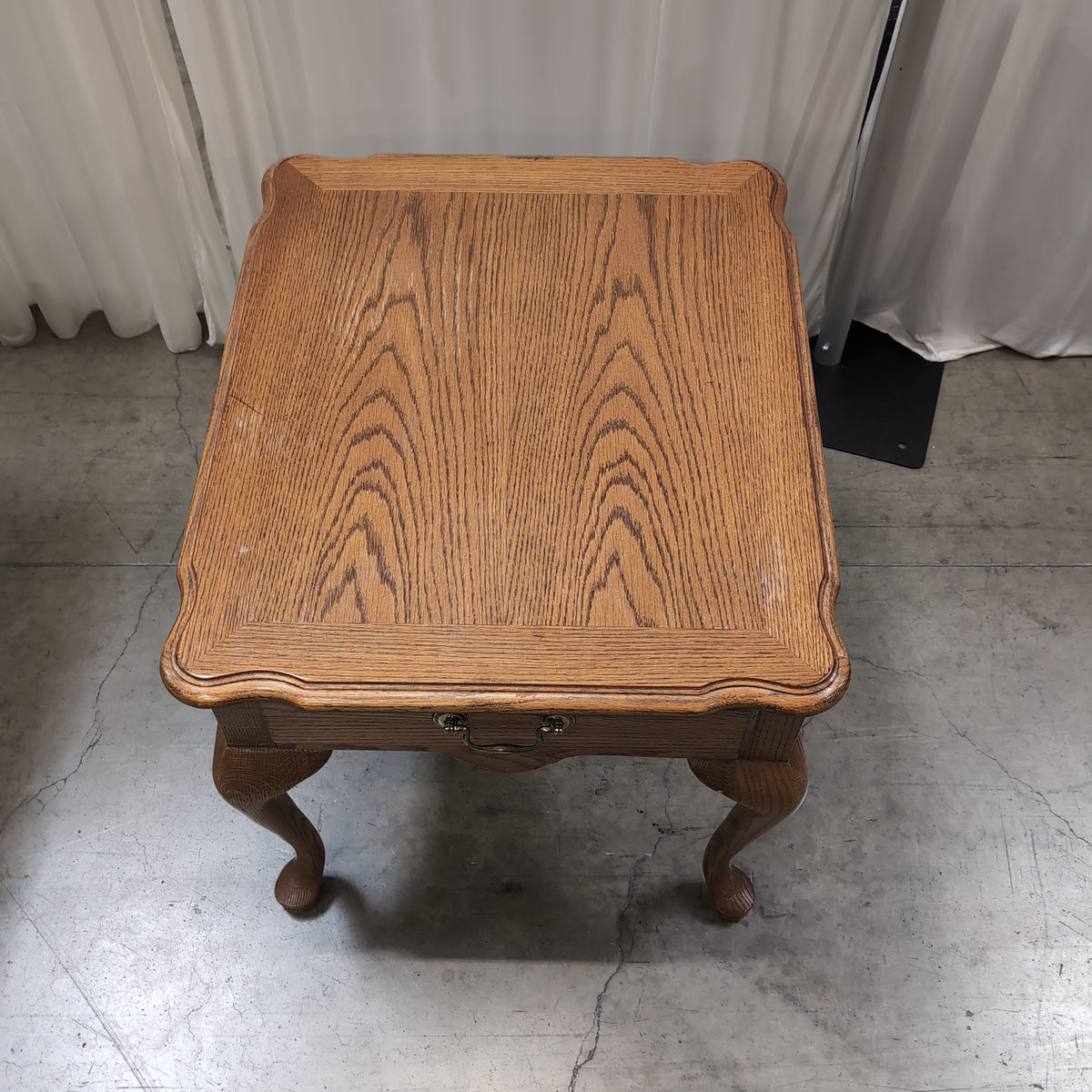 Traditional Light Oak End Table with Cabriole Legs