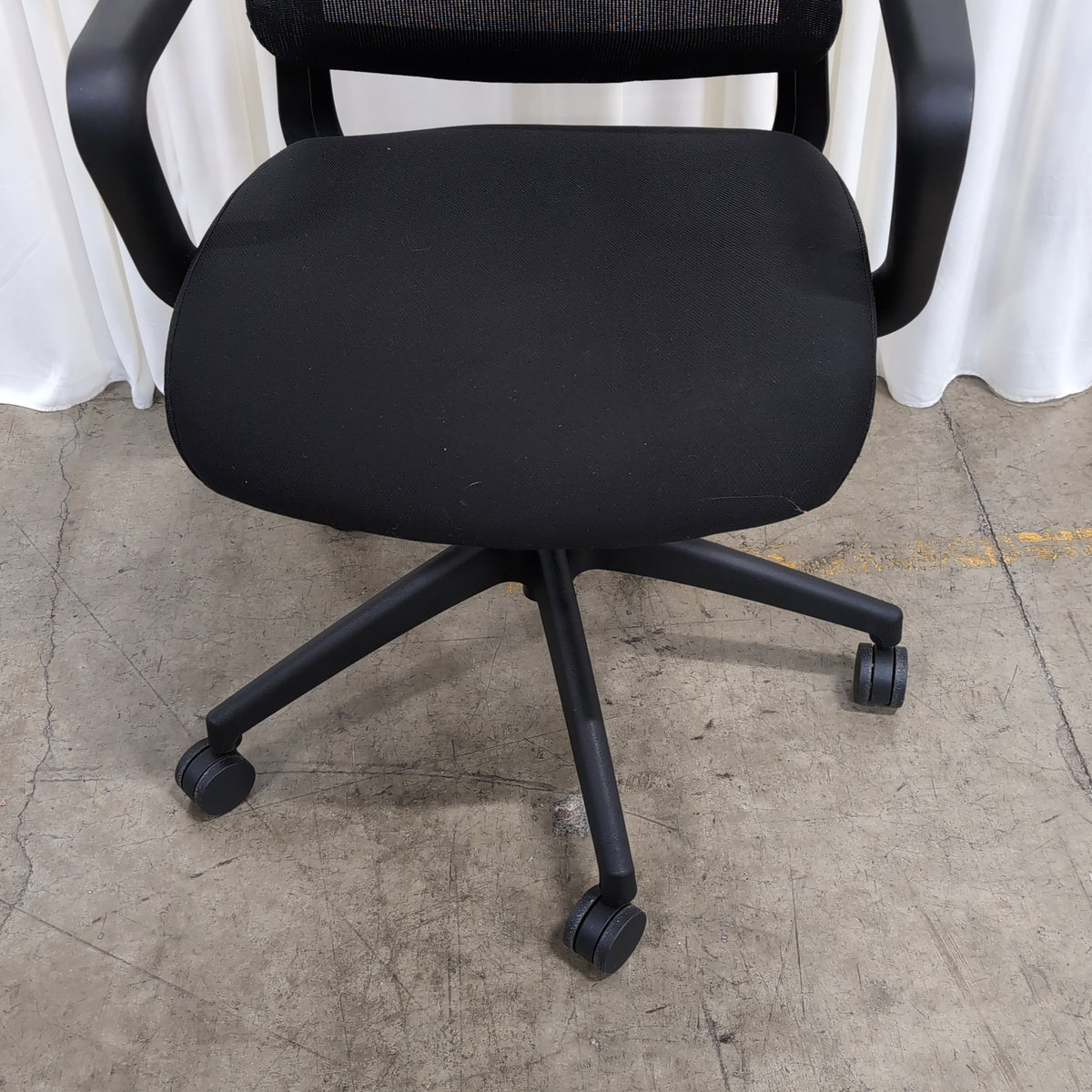 Black Mesh Back Swivel Office Chair