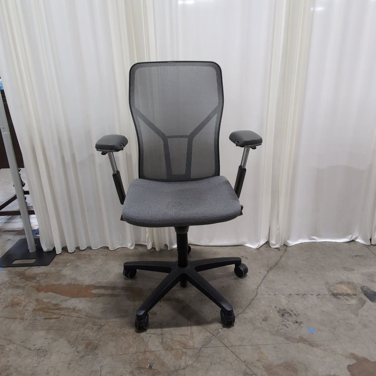 Gray Mesh Back Swivel Office Chair with Adjustable Arms