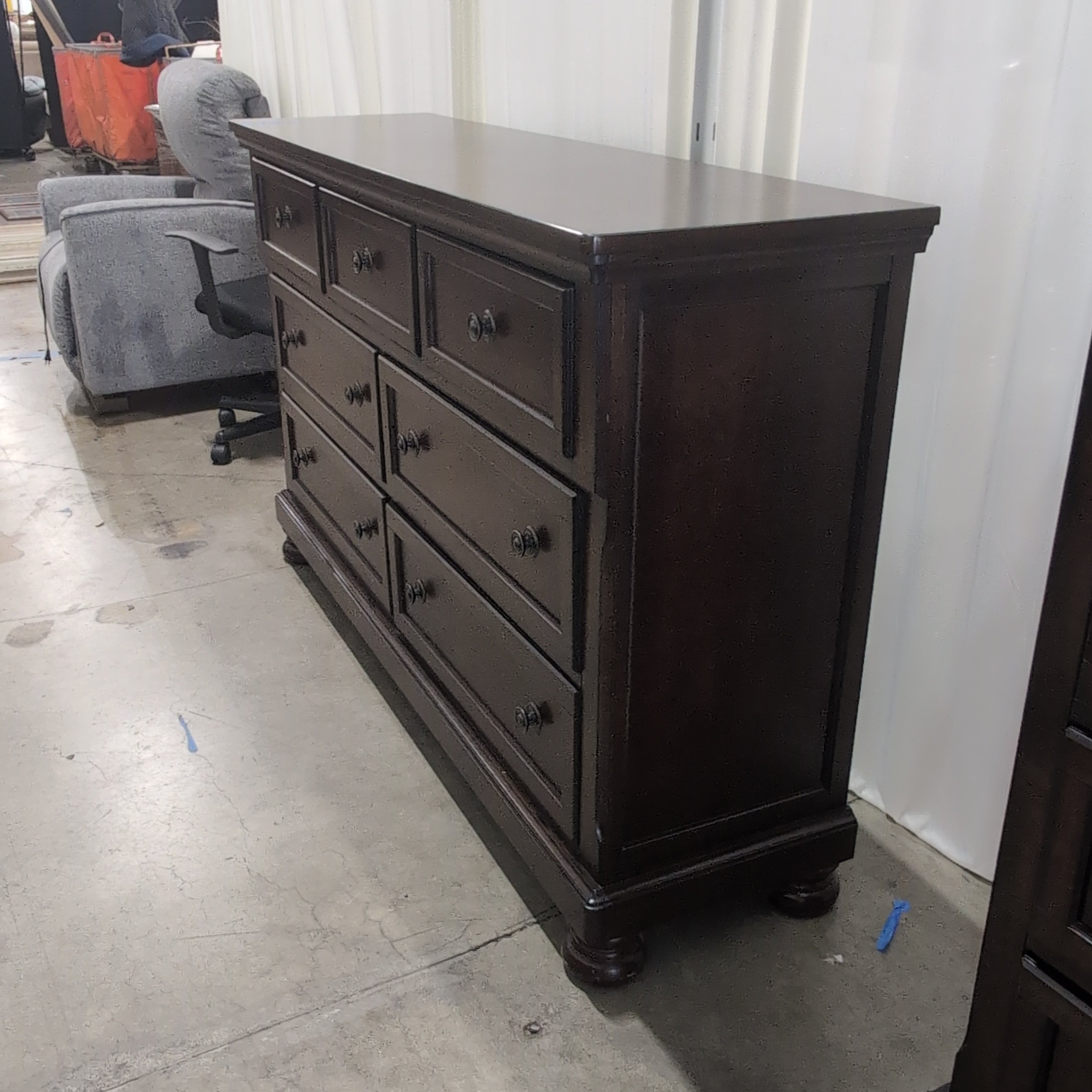 Classic Dark Wood Seven-Drawer Dresser with Round Hardware