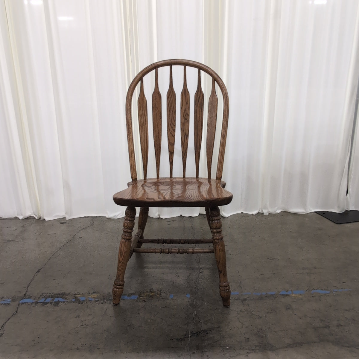 Traditional Saddle Seat Windsor Chair in Wood