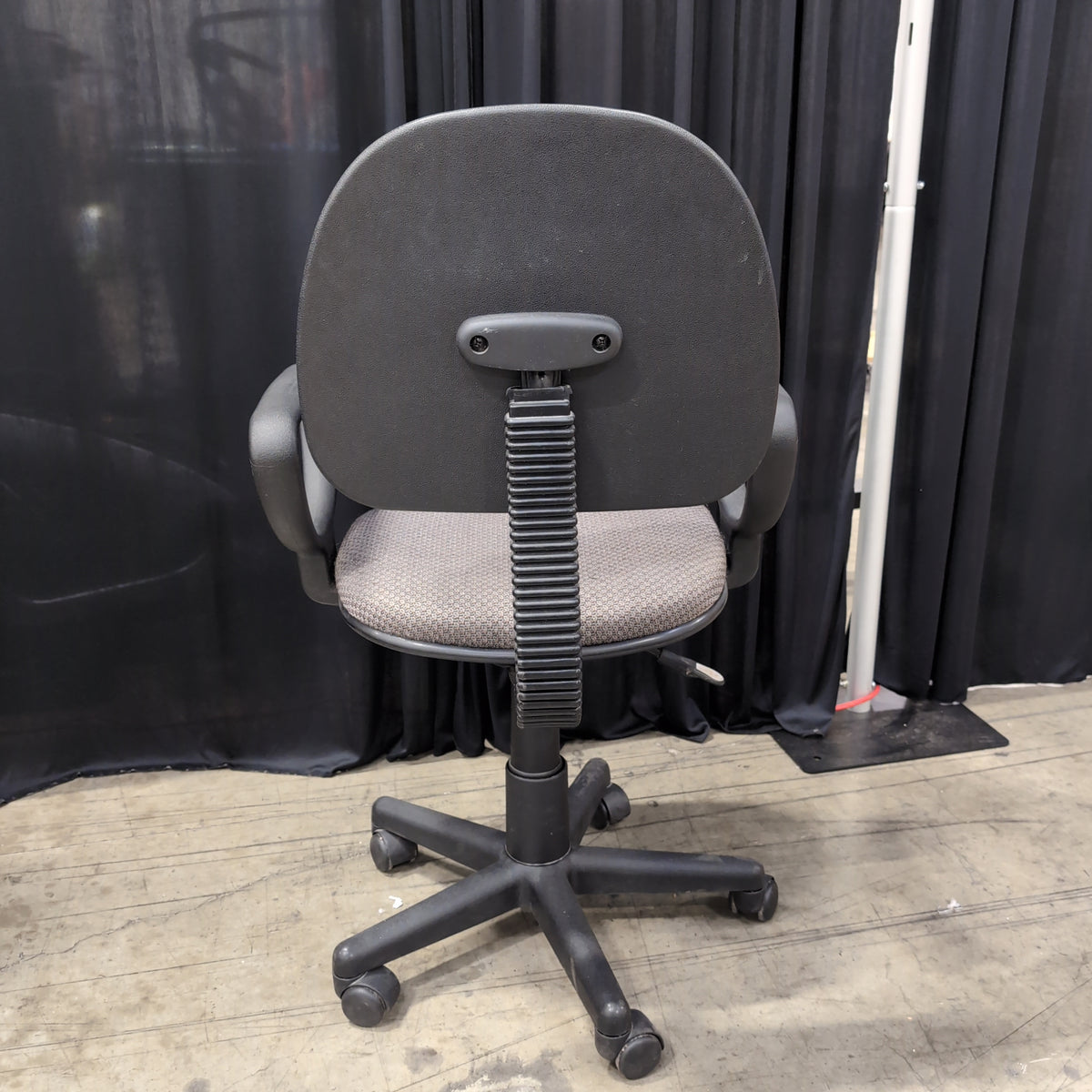 Rolling Grey Fabric Office Chair with Armrests