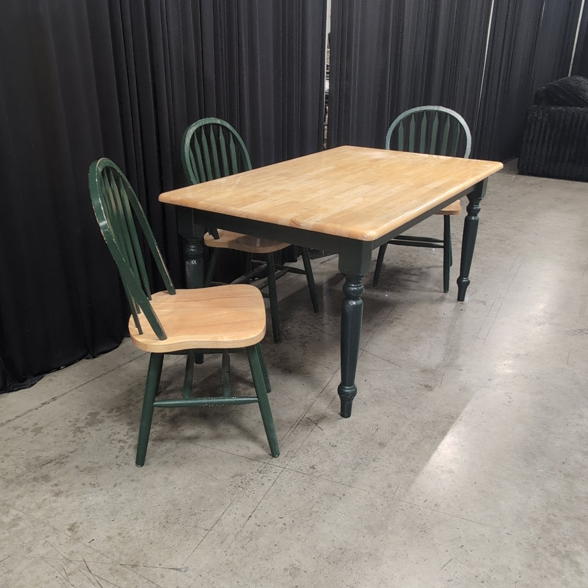 Farmhouse Style Wood Dining Table with Green Legs