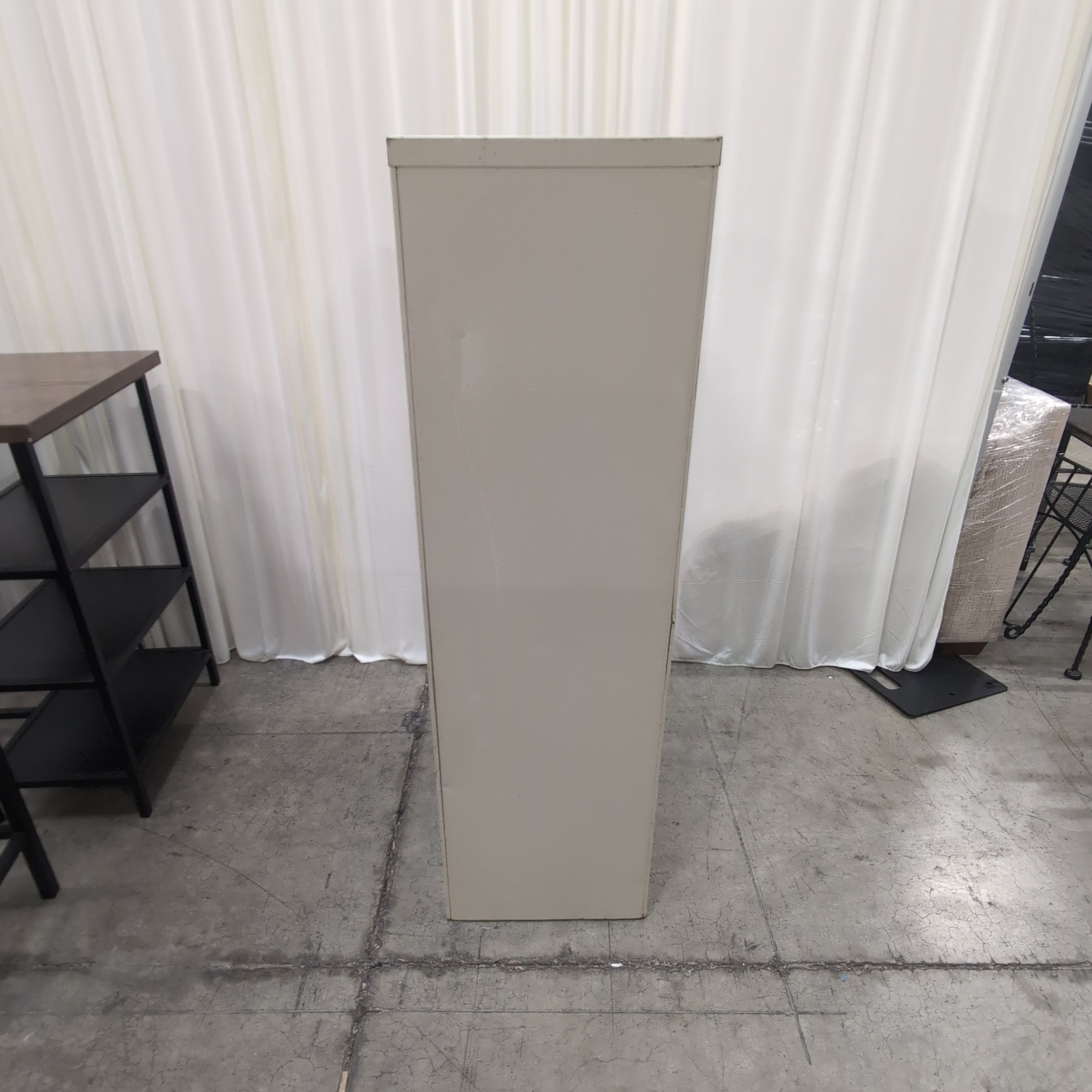 HON Grey Four-Drawer Filing Cabinet in Metal