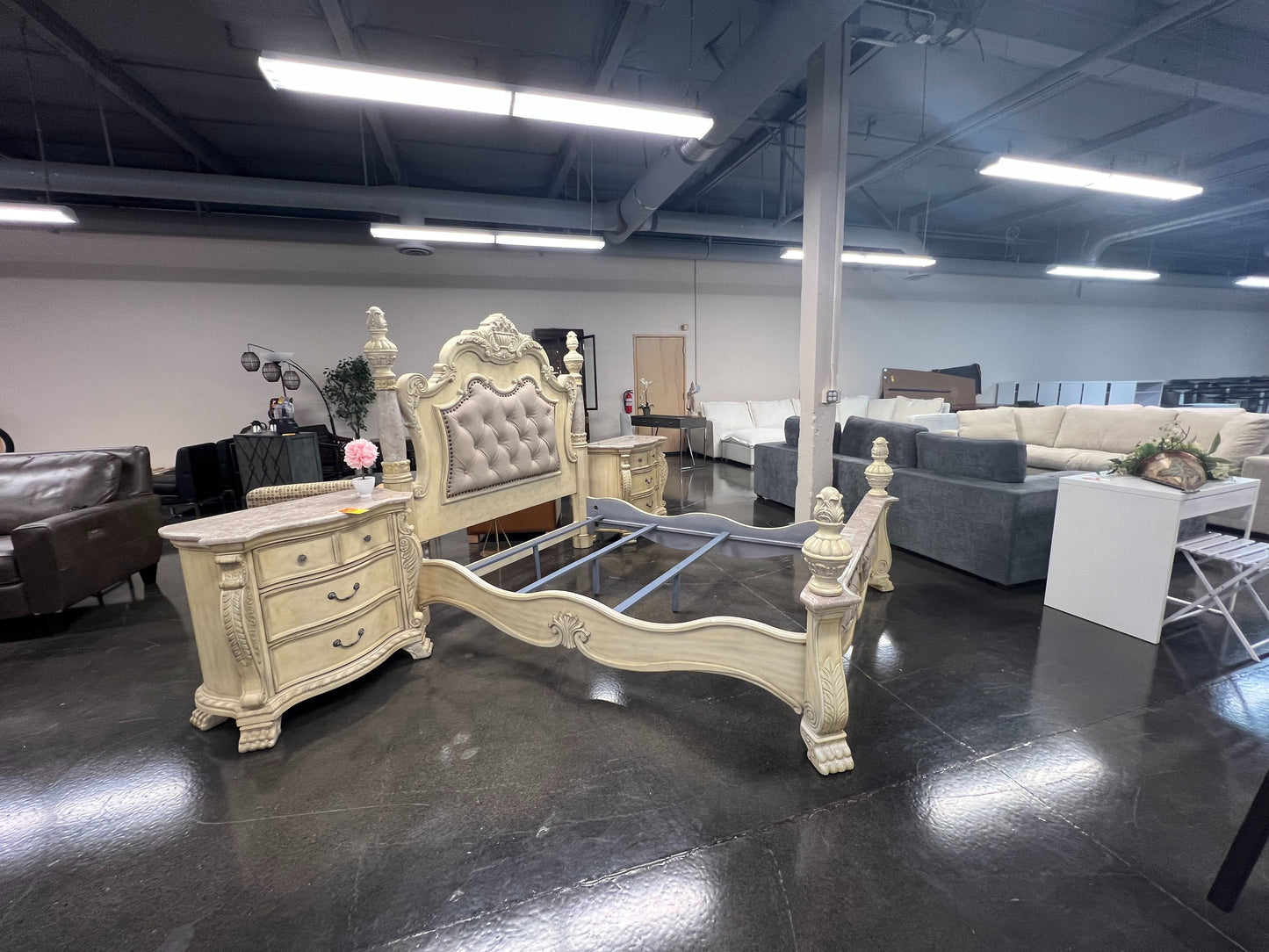 Used Furniture Set - Stylish and Functional Home Décor