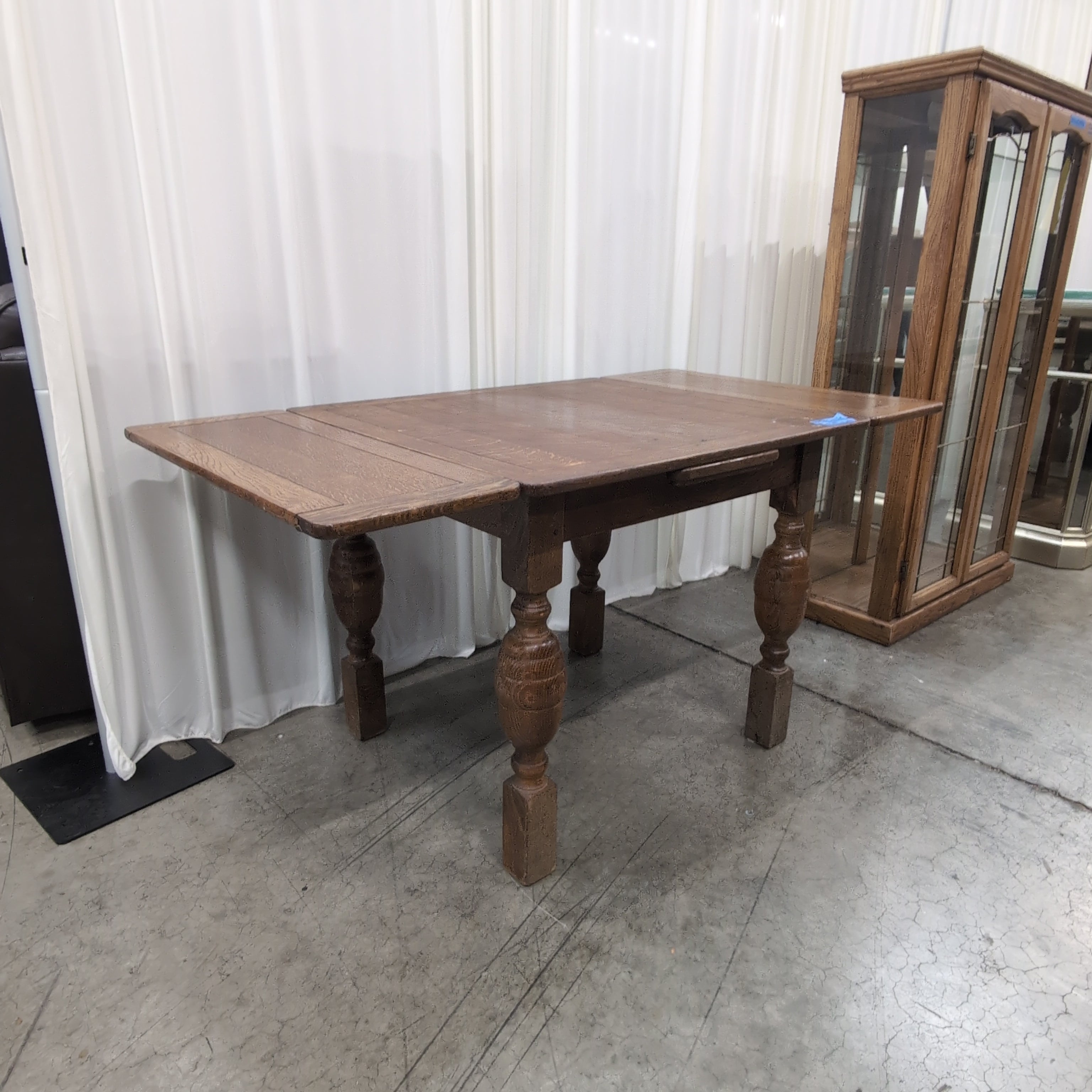 Brown Quarter Sawn Oak Drop-Leaf Dining Table with Turned Legs