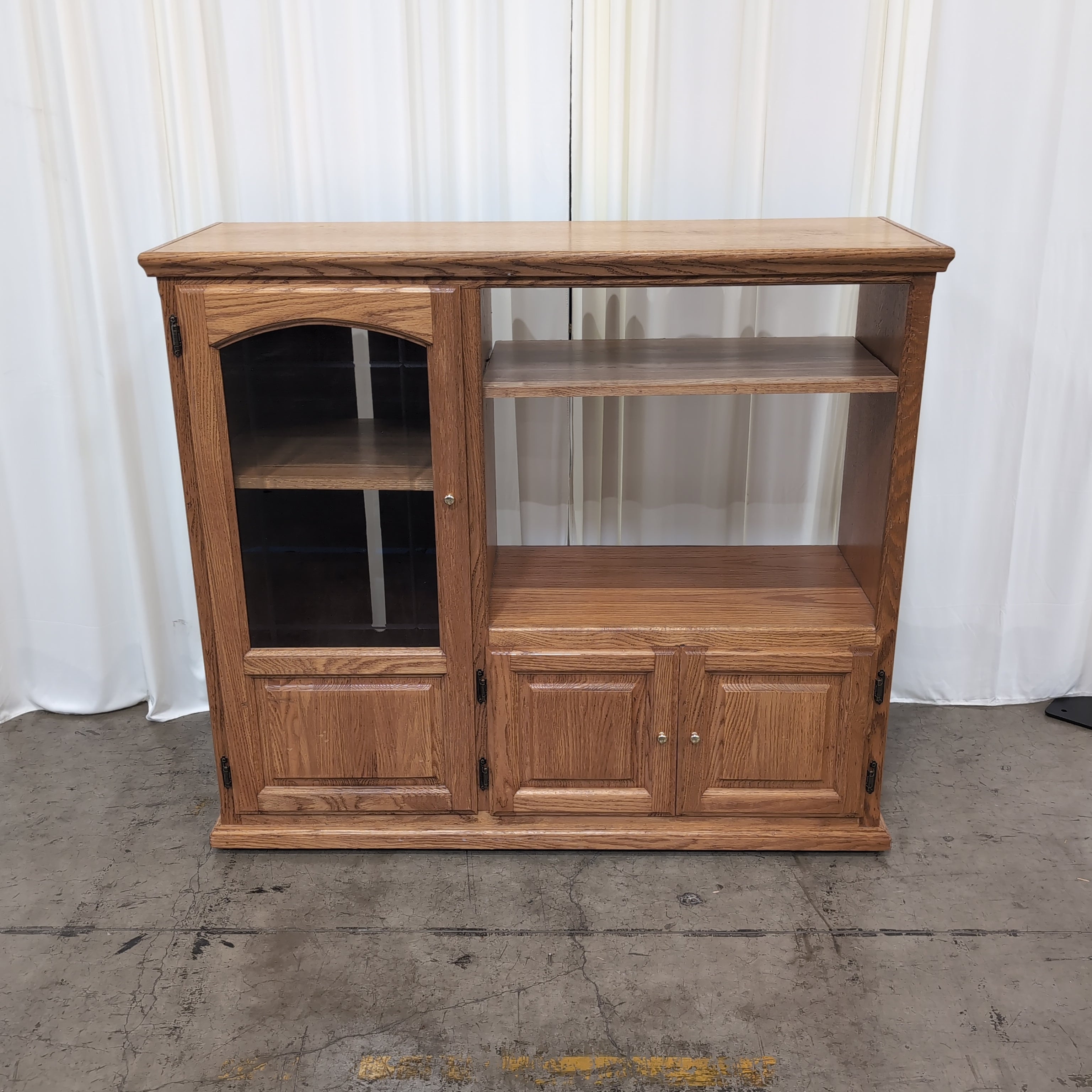 Natural Oak Wood TV Stand in a Classic Style