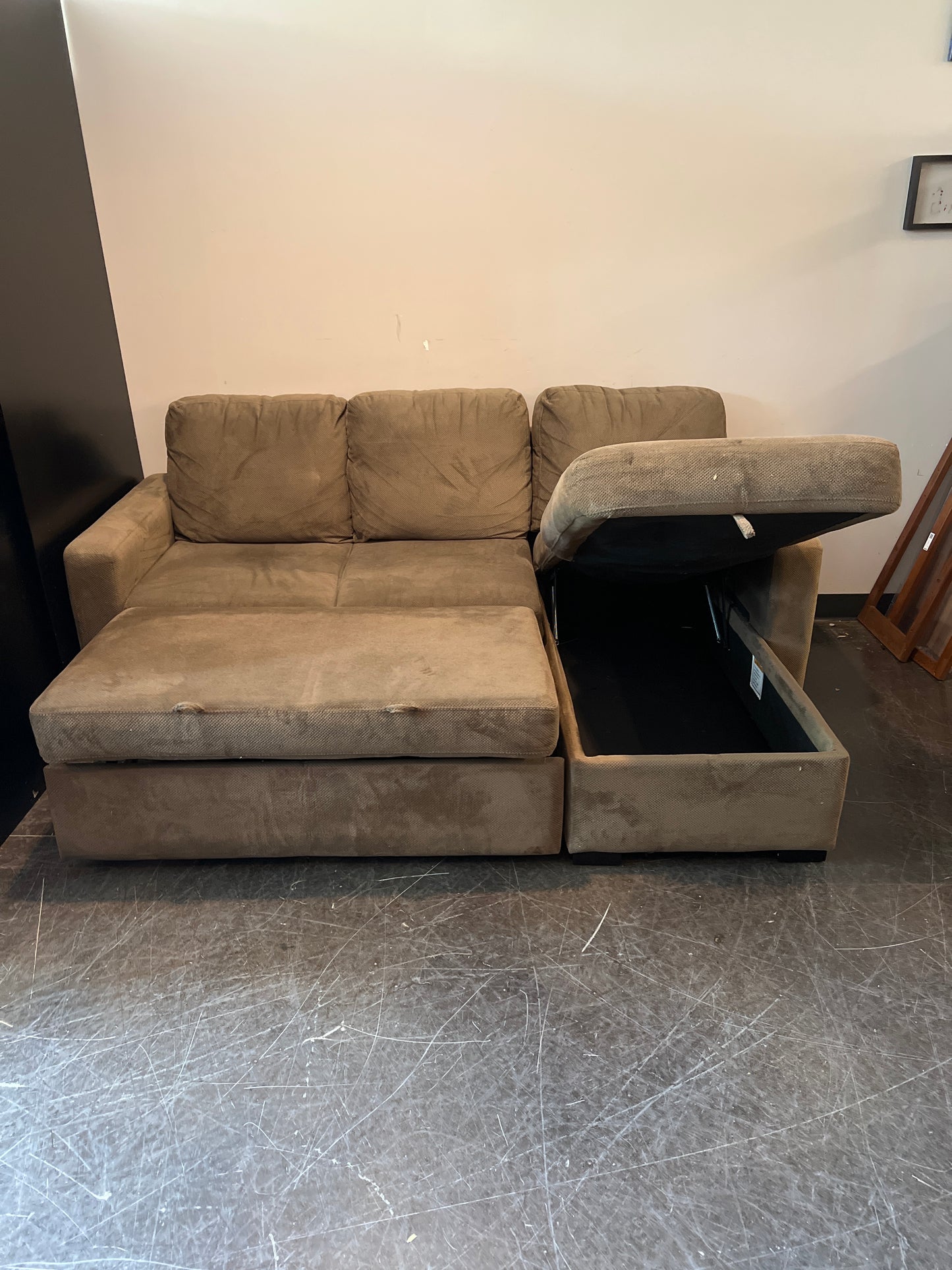 Cozy Taupe Sectional Sofa with Chaise Lounge