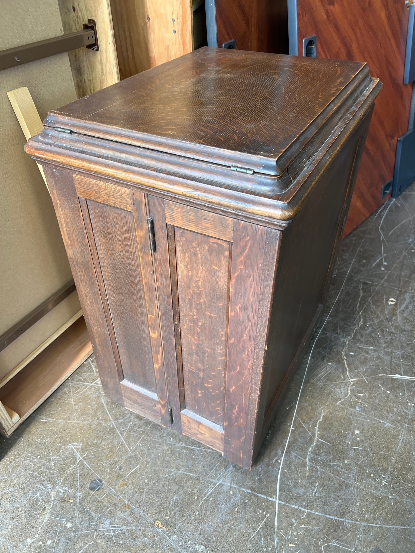 Vintage Singer Sewing Machine Cabinet with Built-in Machine