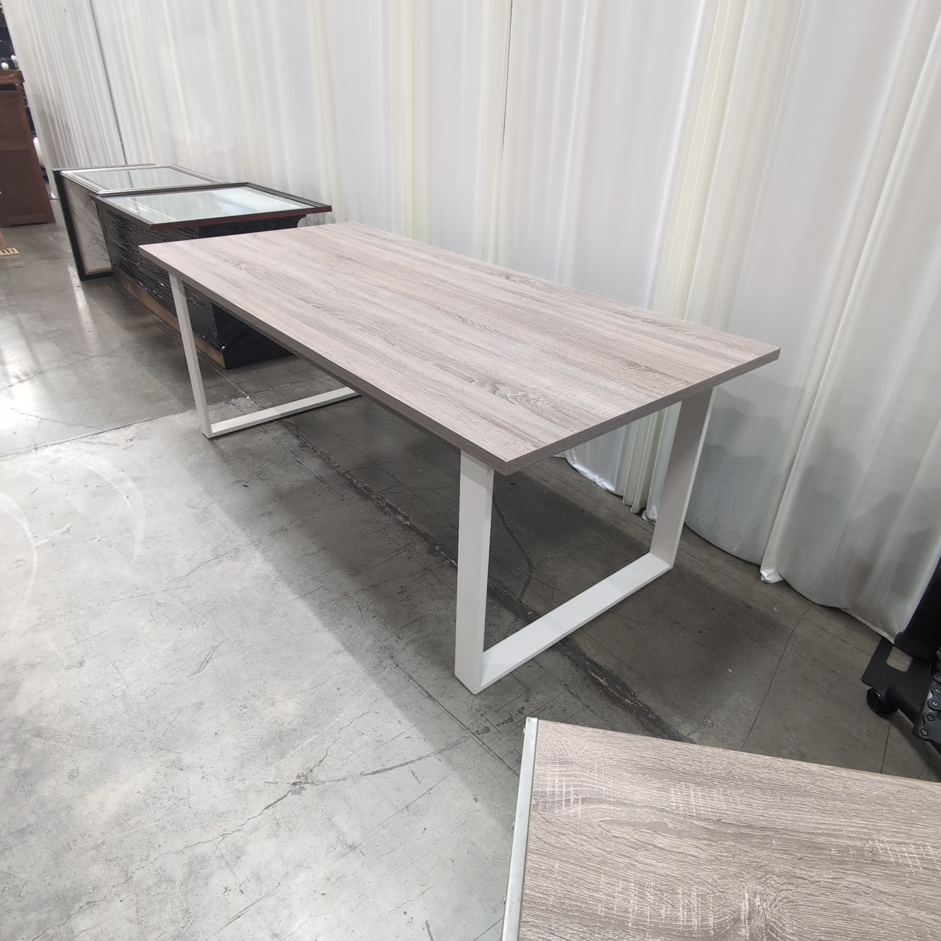 Light Wood Grain Modern Dining Table with White Legs