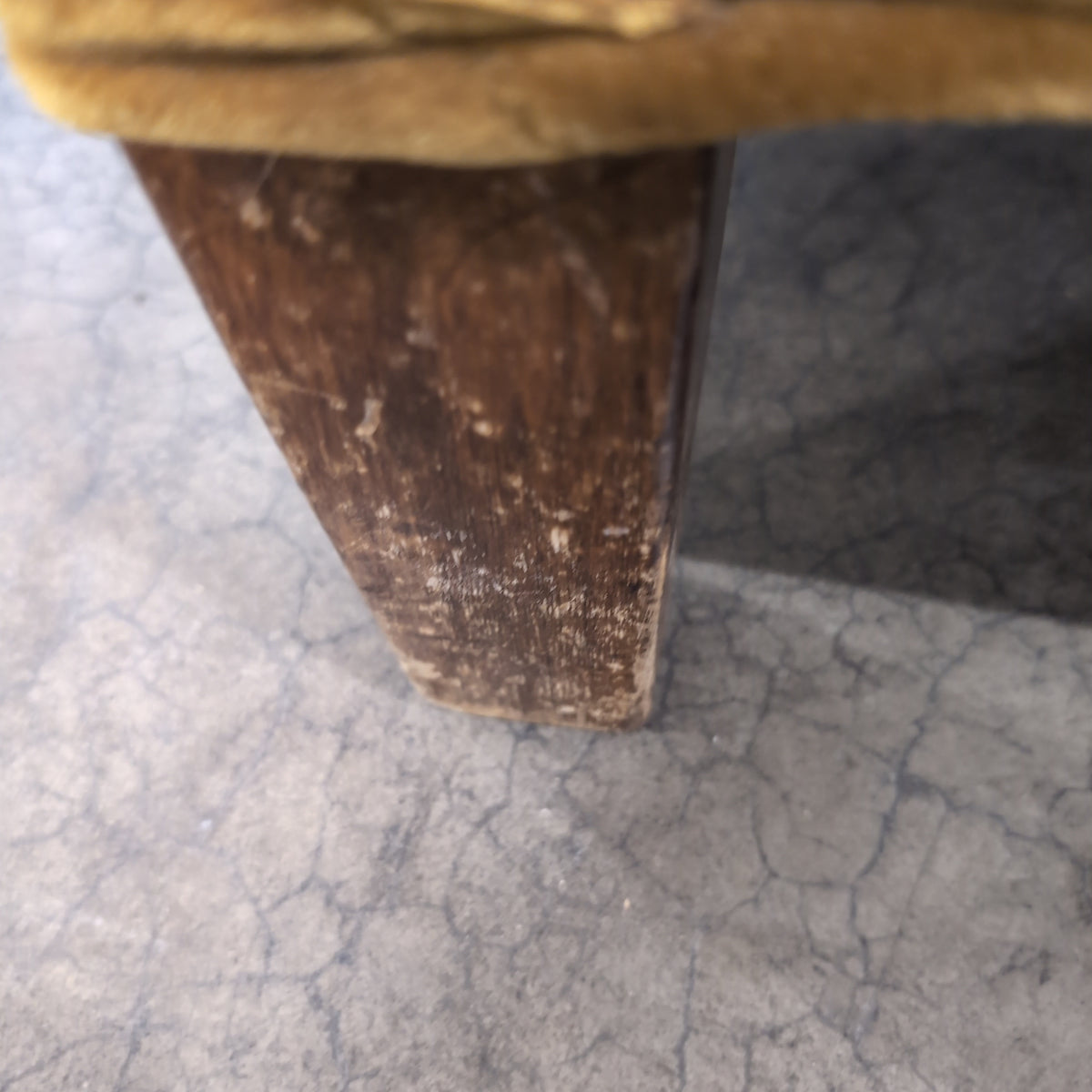 Retro Gold Velvet Tufted Chair