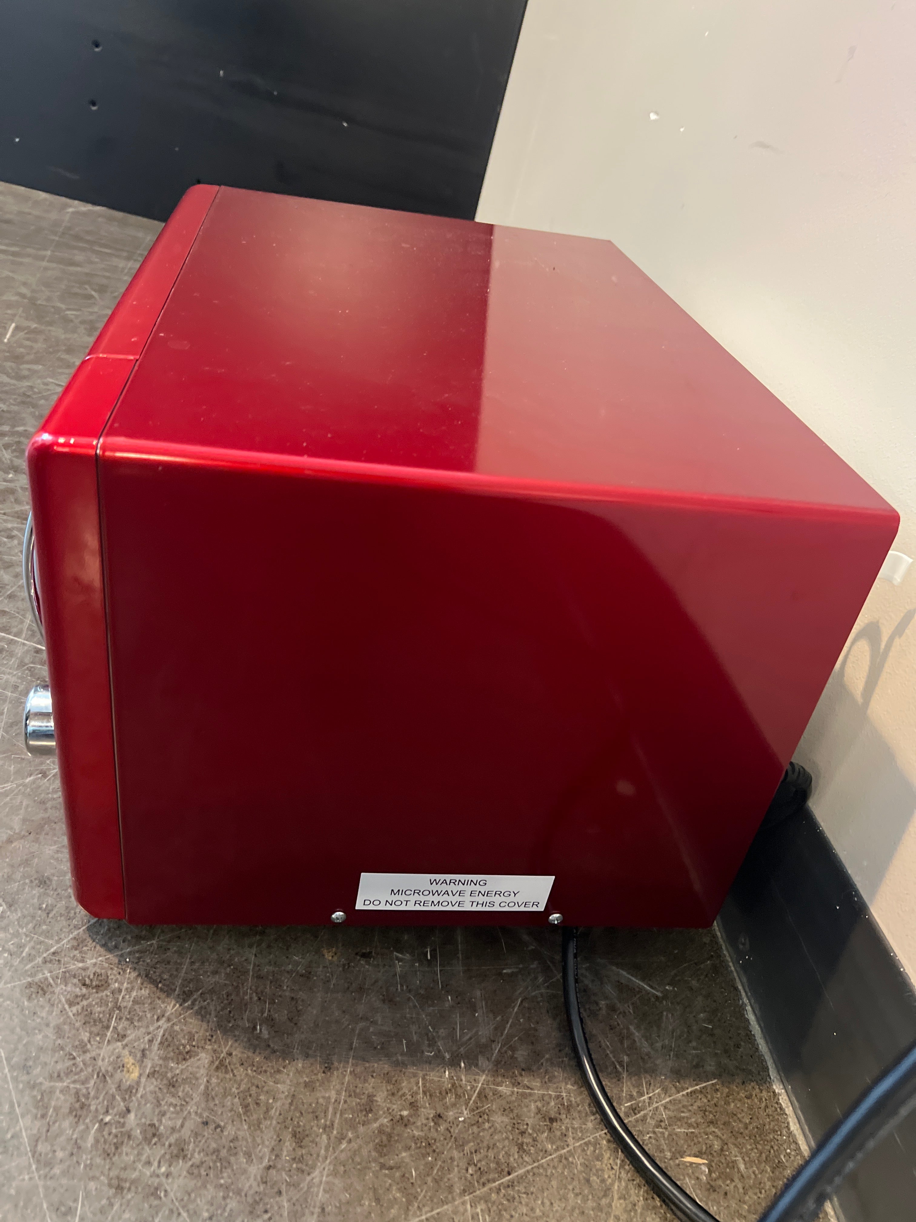 RetroWave Red Microwave - Rep Series