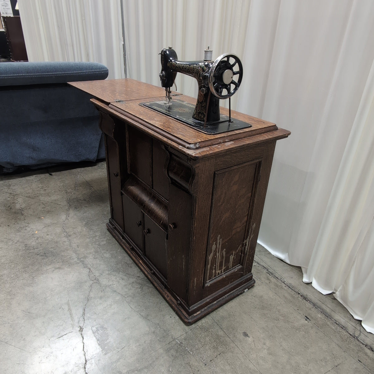 Vintage SINGER Sewing Machine with Dark Wood Cabinet