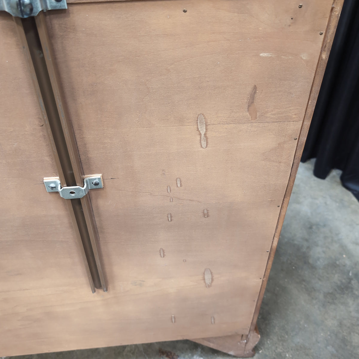 Traditional Honey Tone Wood Dresser with Mirror