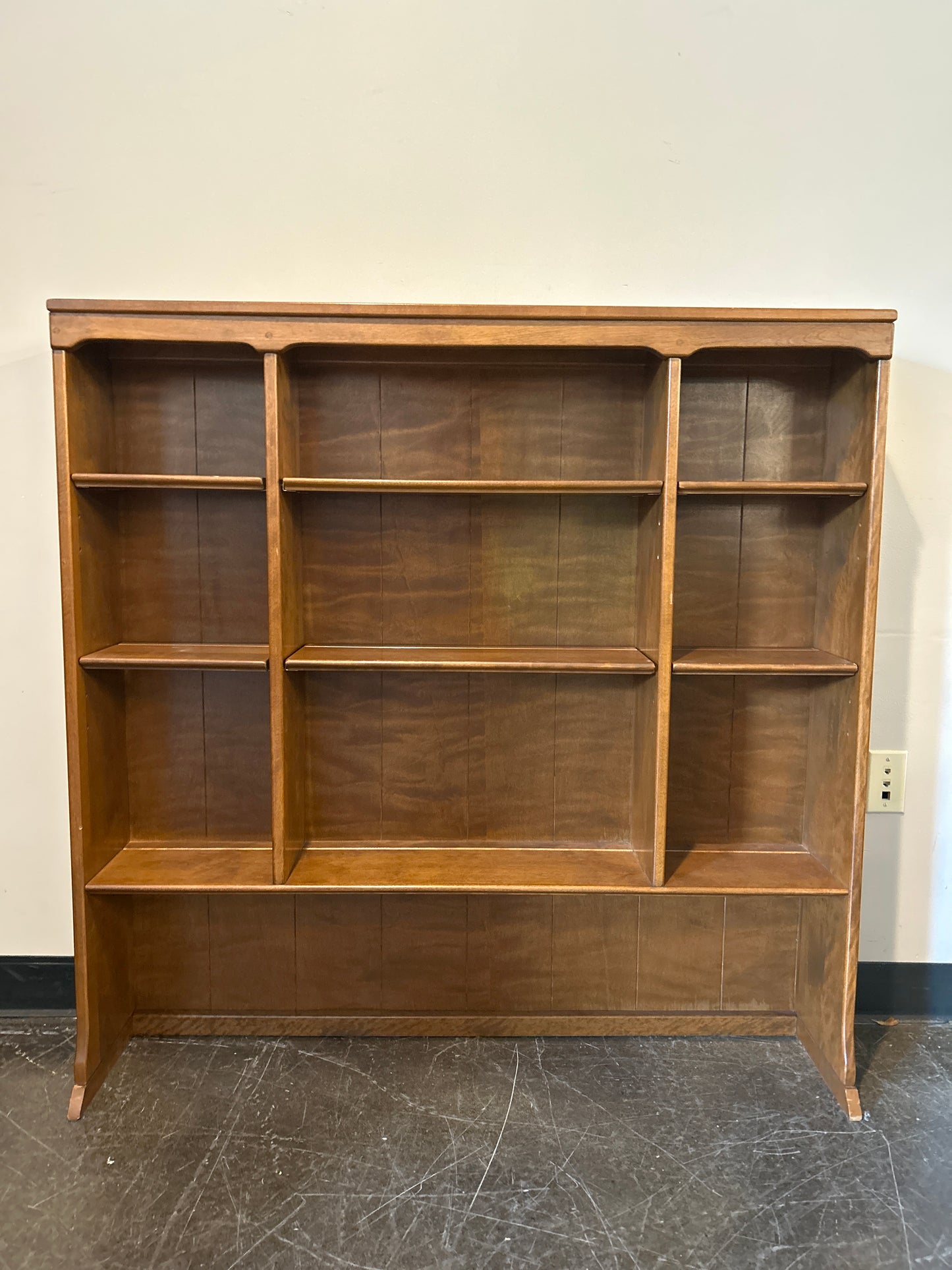 Mid-Century Wood Bookshelf – 3-Column Design