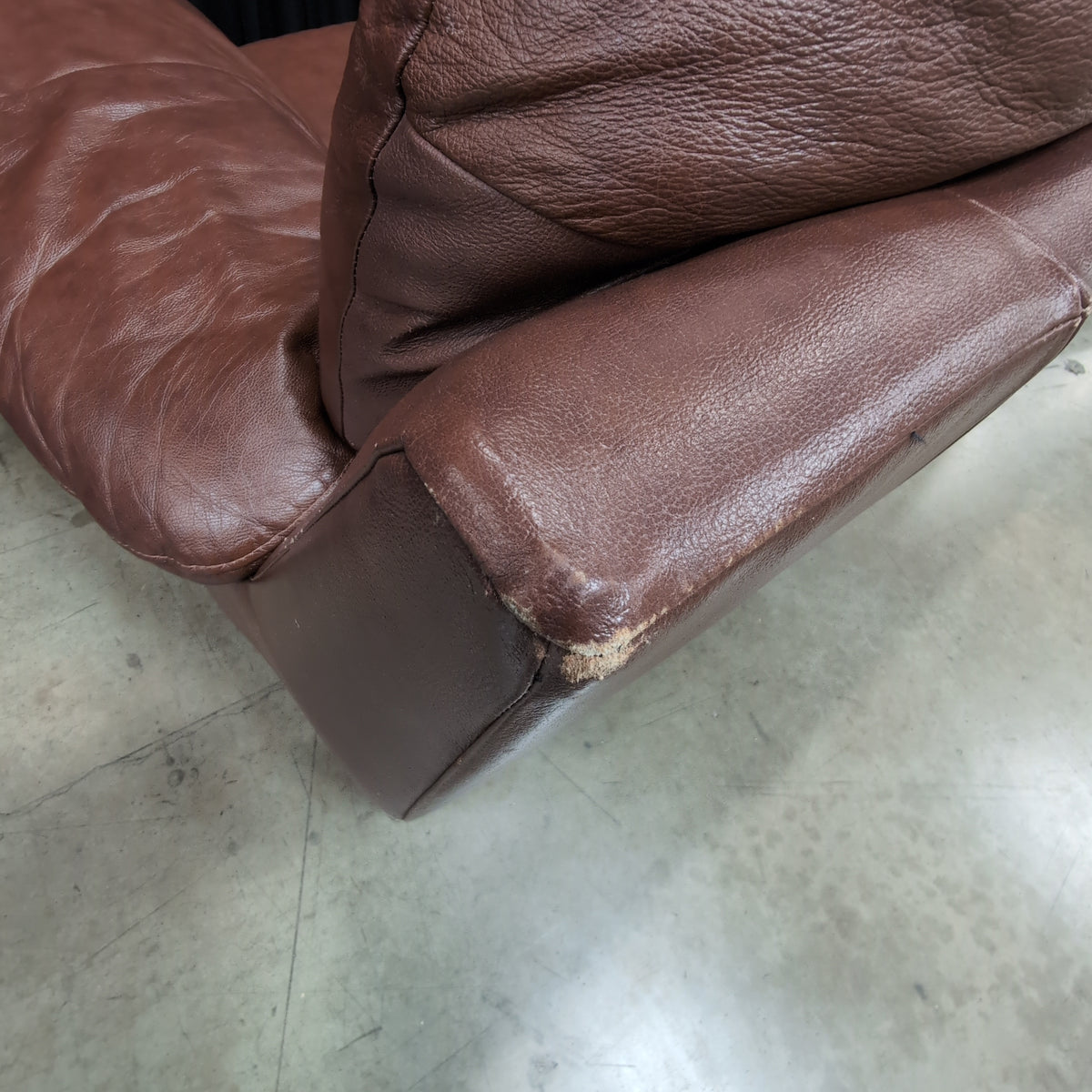 Evitat Plush Three-Seat Couch in Brown Leather
