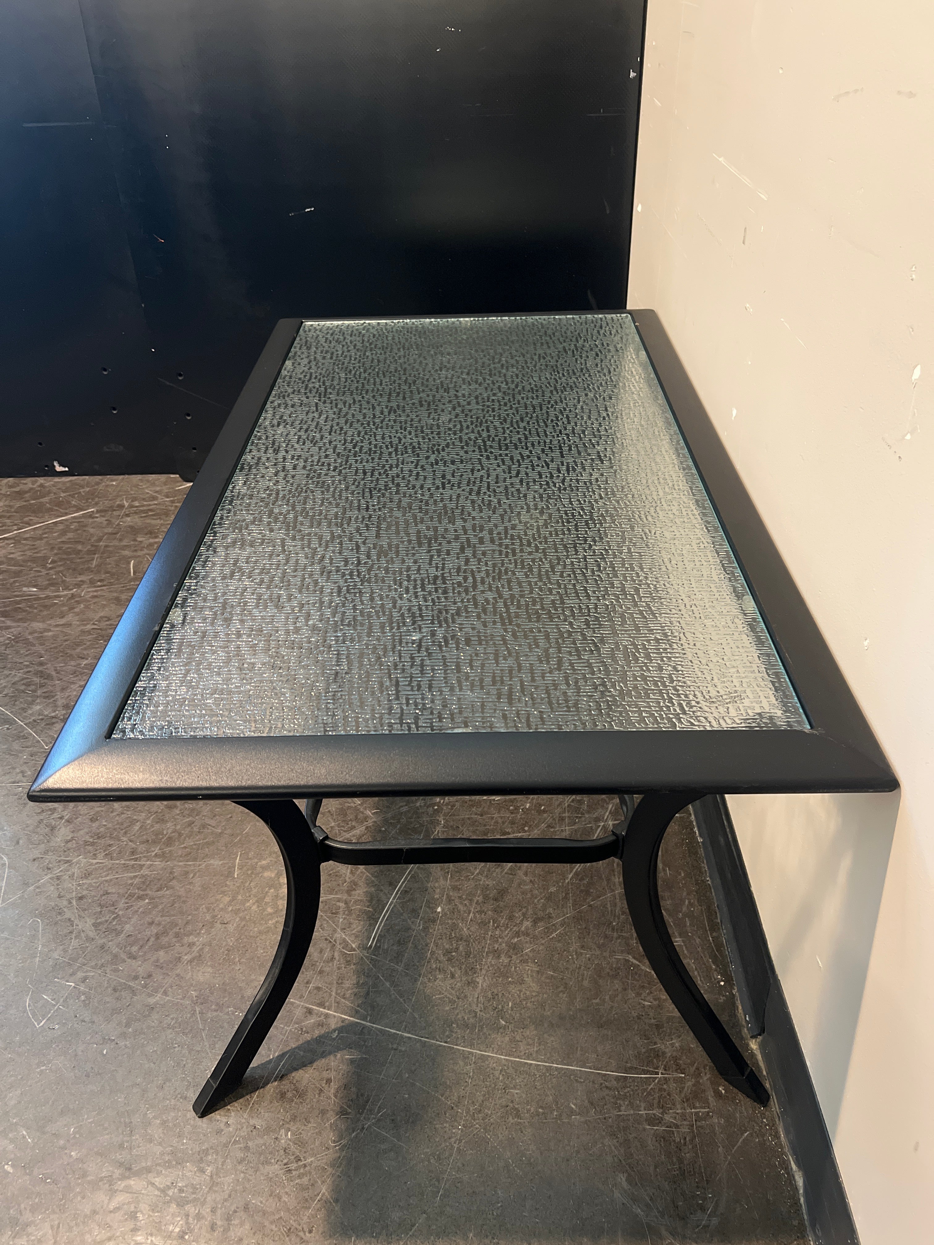 Outdoor Glass-Top Patio Side Table – Black Metal Frame
