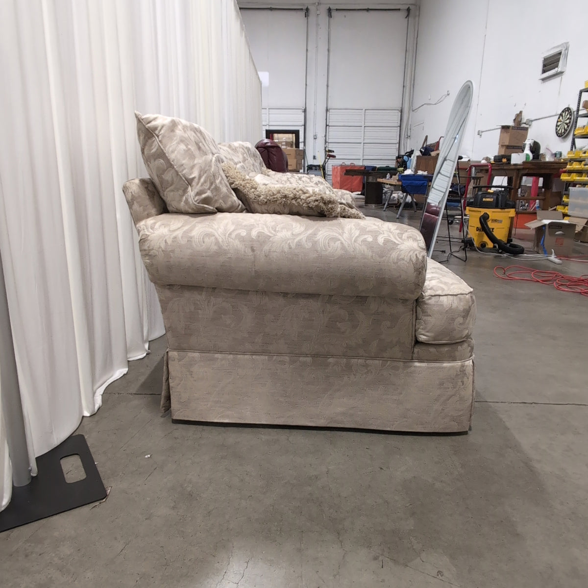Traditional Beige Damask Pattern Couch