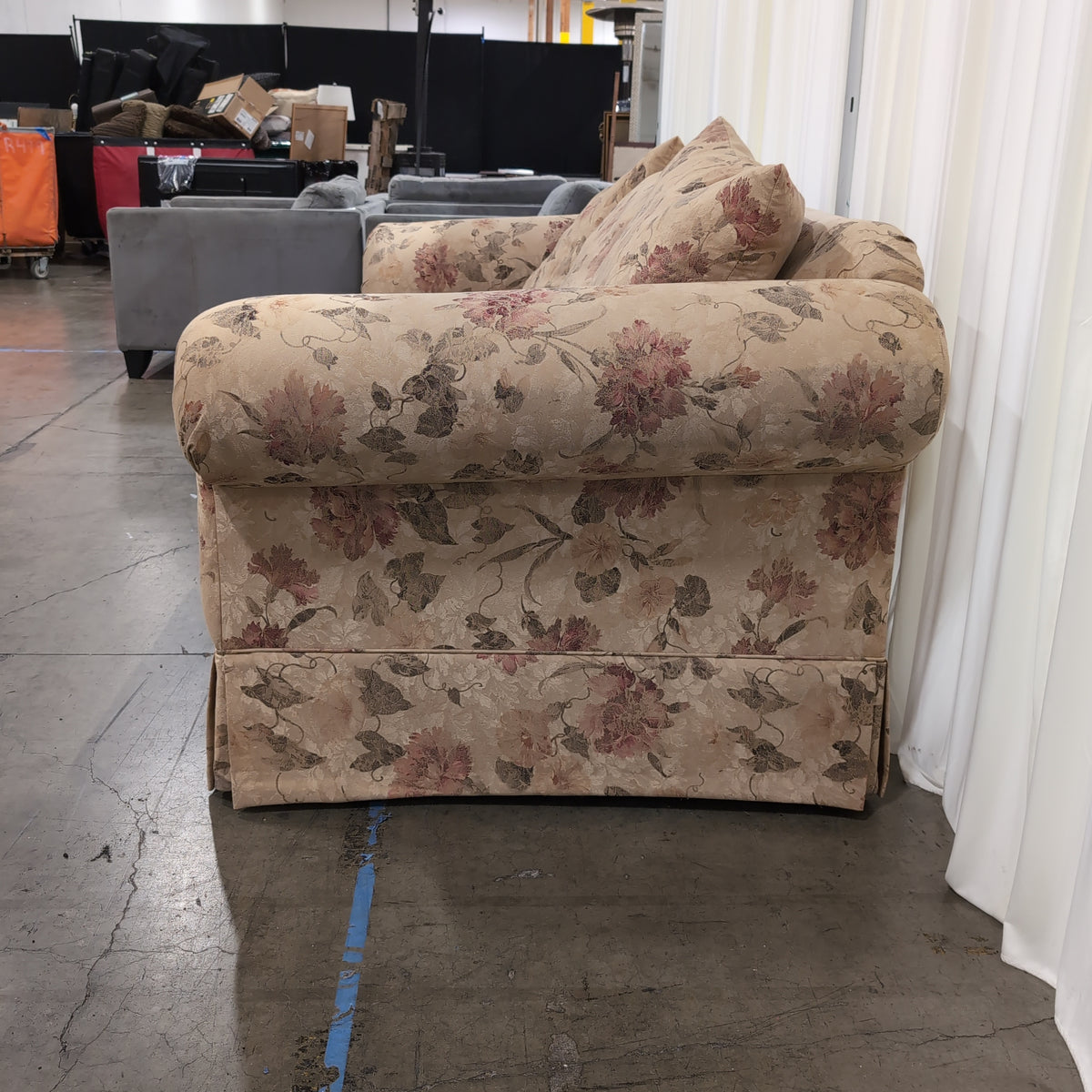 Traditional Floral Pattern Couch with Rolled Arms