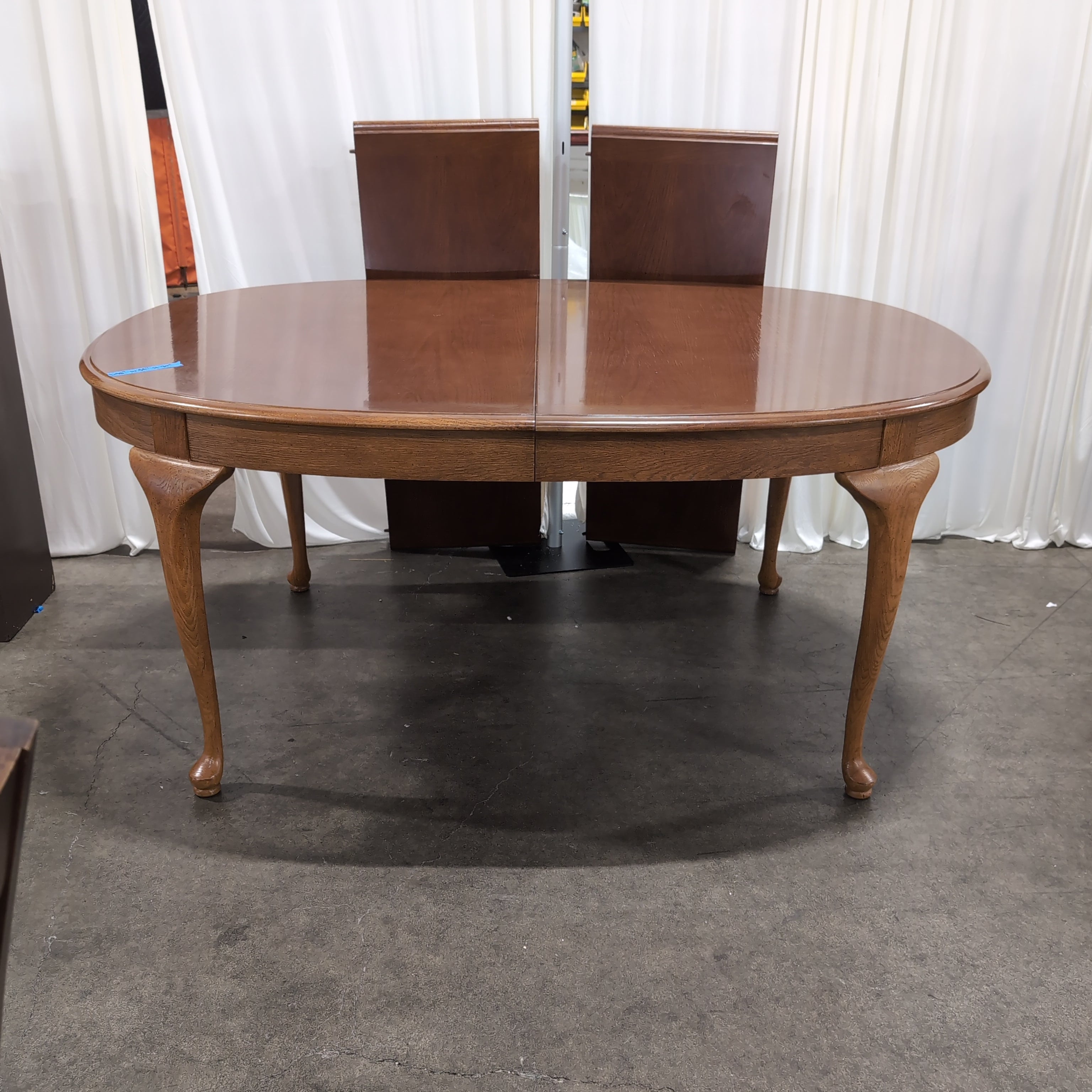 Traditional Oval Drop Leaf Dining Table in Wood