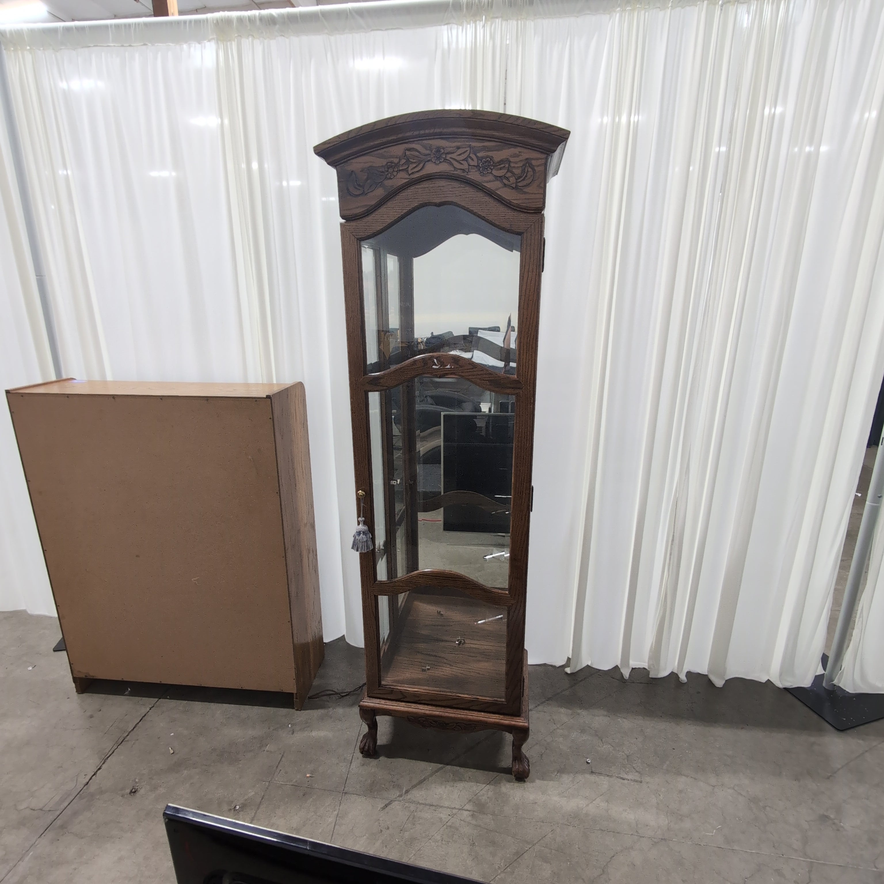 Traditional Oak Wood China Cabinet with Carved Details